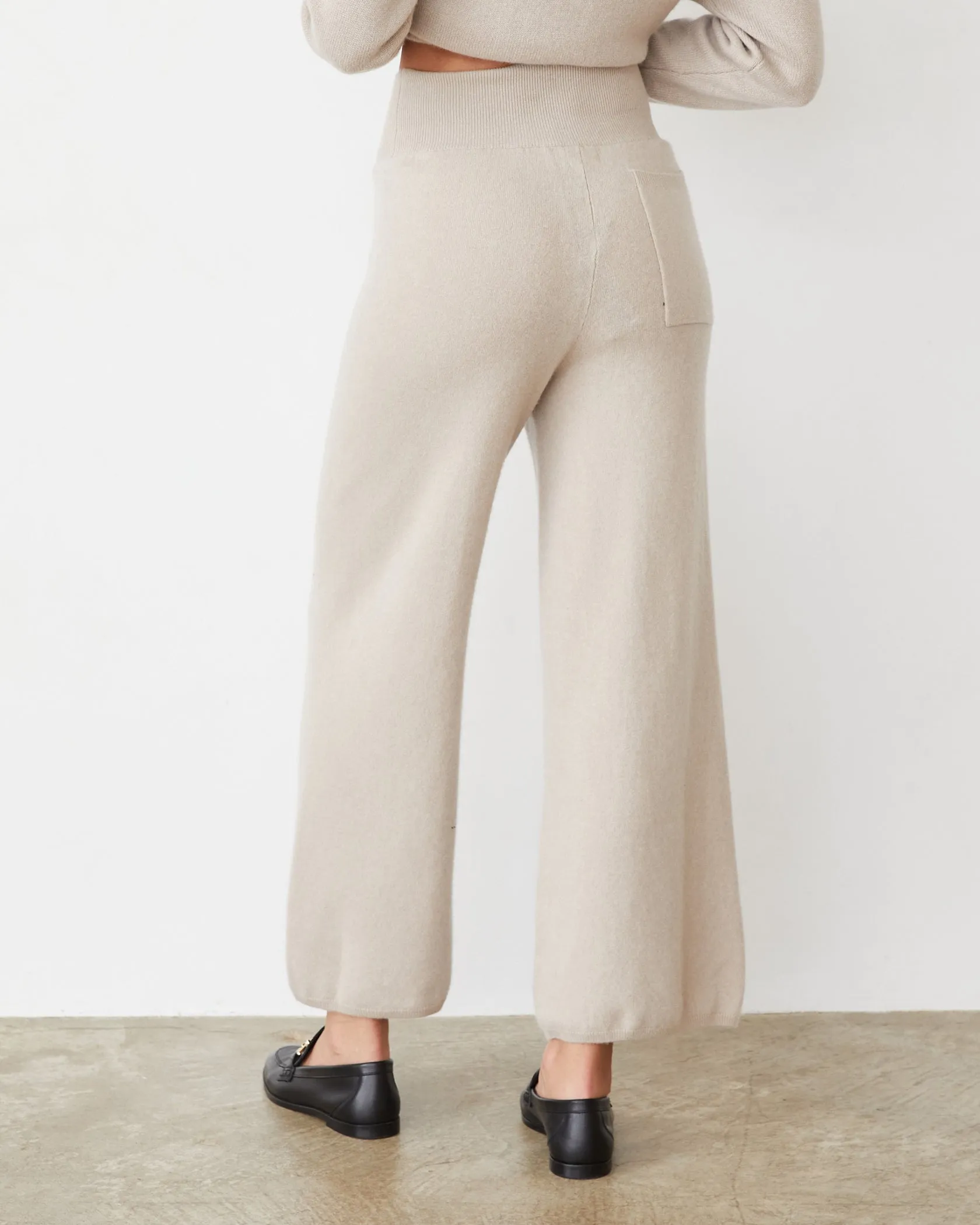 Comfort Flex Cashmere Crop Pant