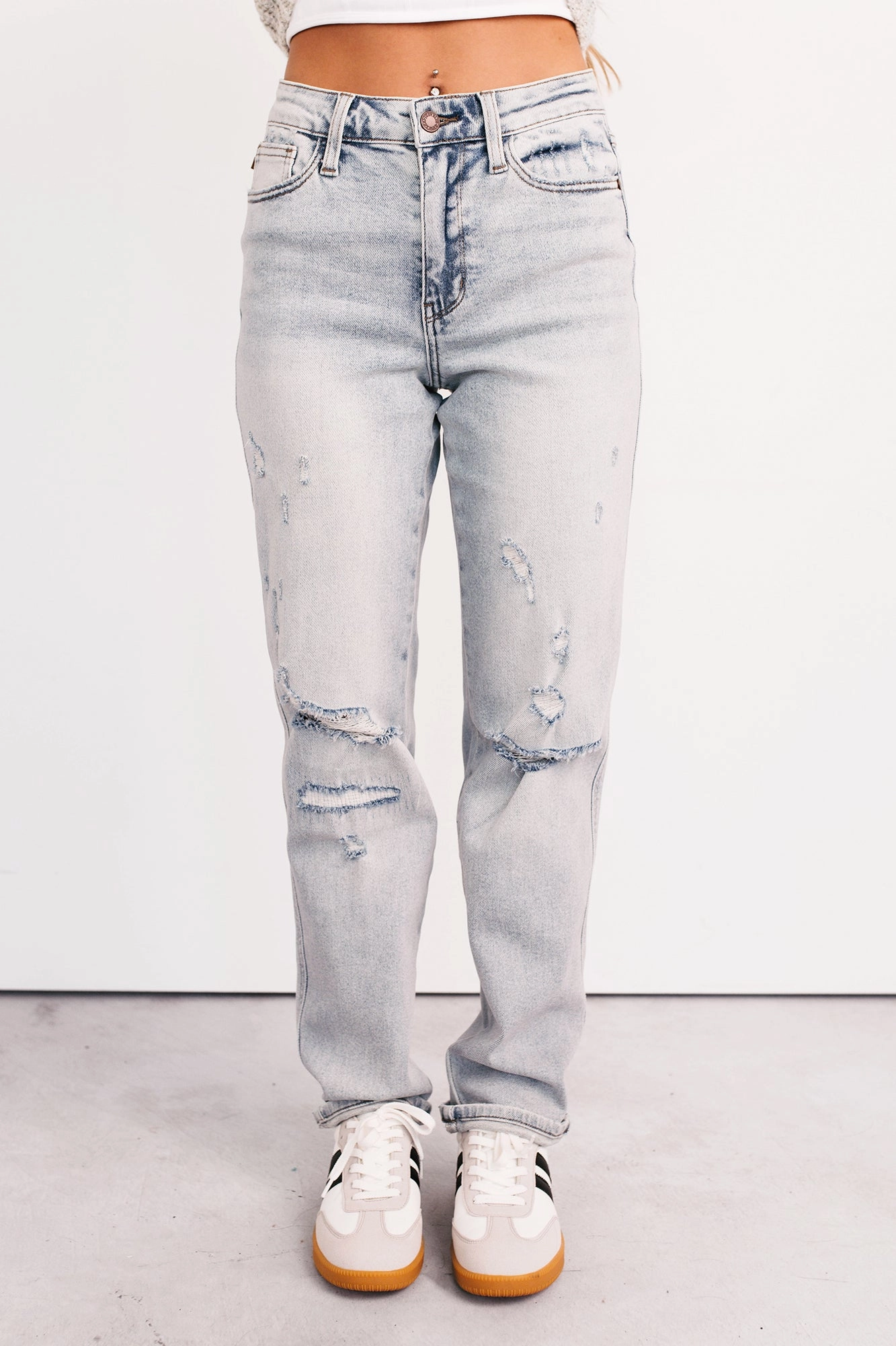 Roomy Fit Meadow Mid Rise Judy Blue Boyfriend Jeans (Light)