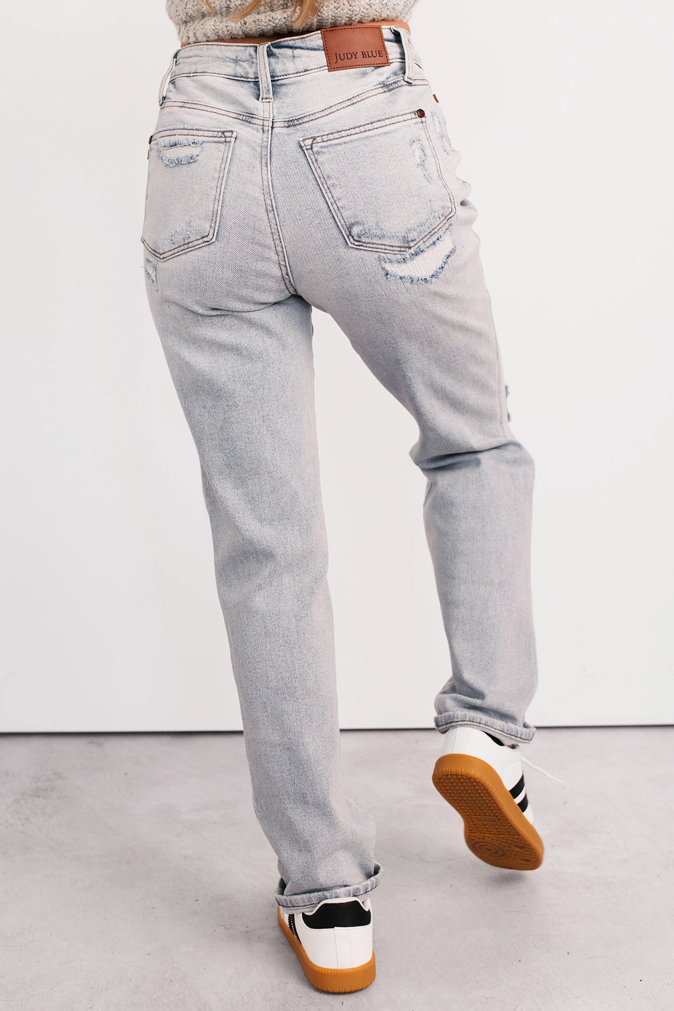 Relax Fit Wear Sleek Appearance Meadow Mid Rise Judy Blue Boyfriend Jeans (Light)