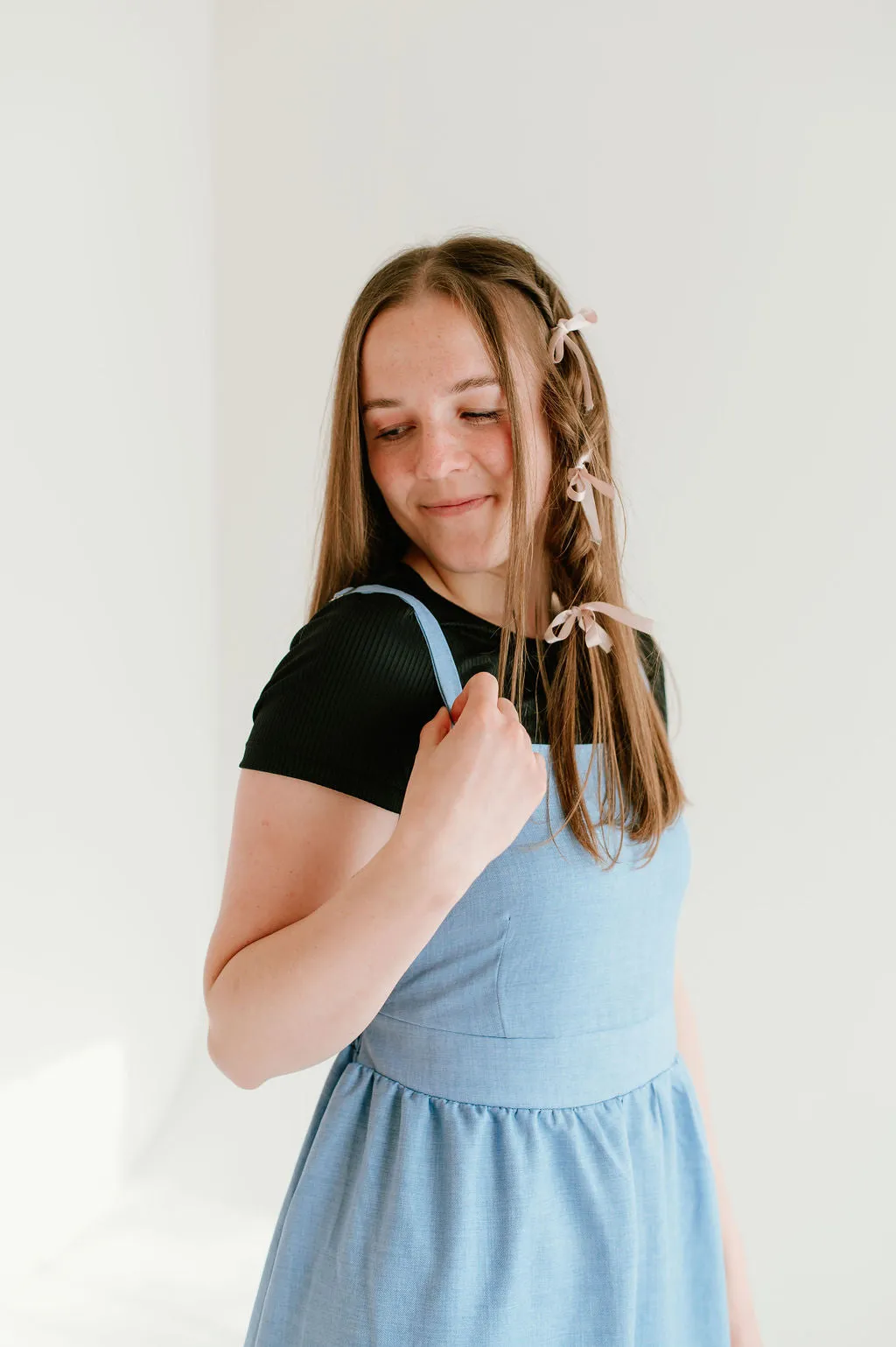 Anna Layering Tee Flexible Neckline Street Style
