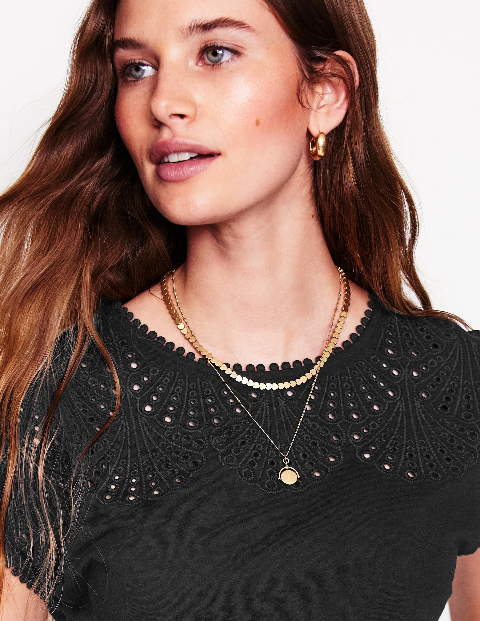 Four Way Stretch Material Flexible Cuffs Anya Broderie T-shirt-Black