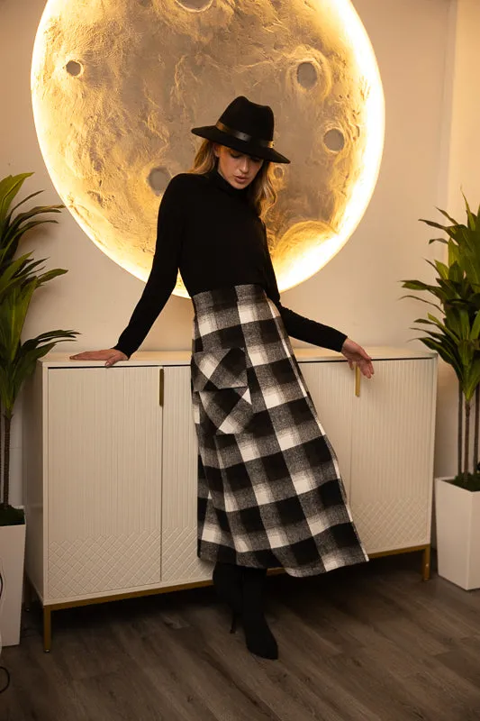 Elegant Look B&W Plaid Skirt