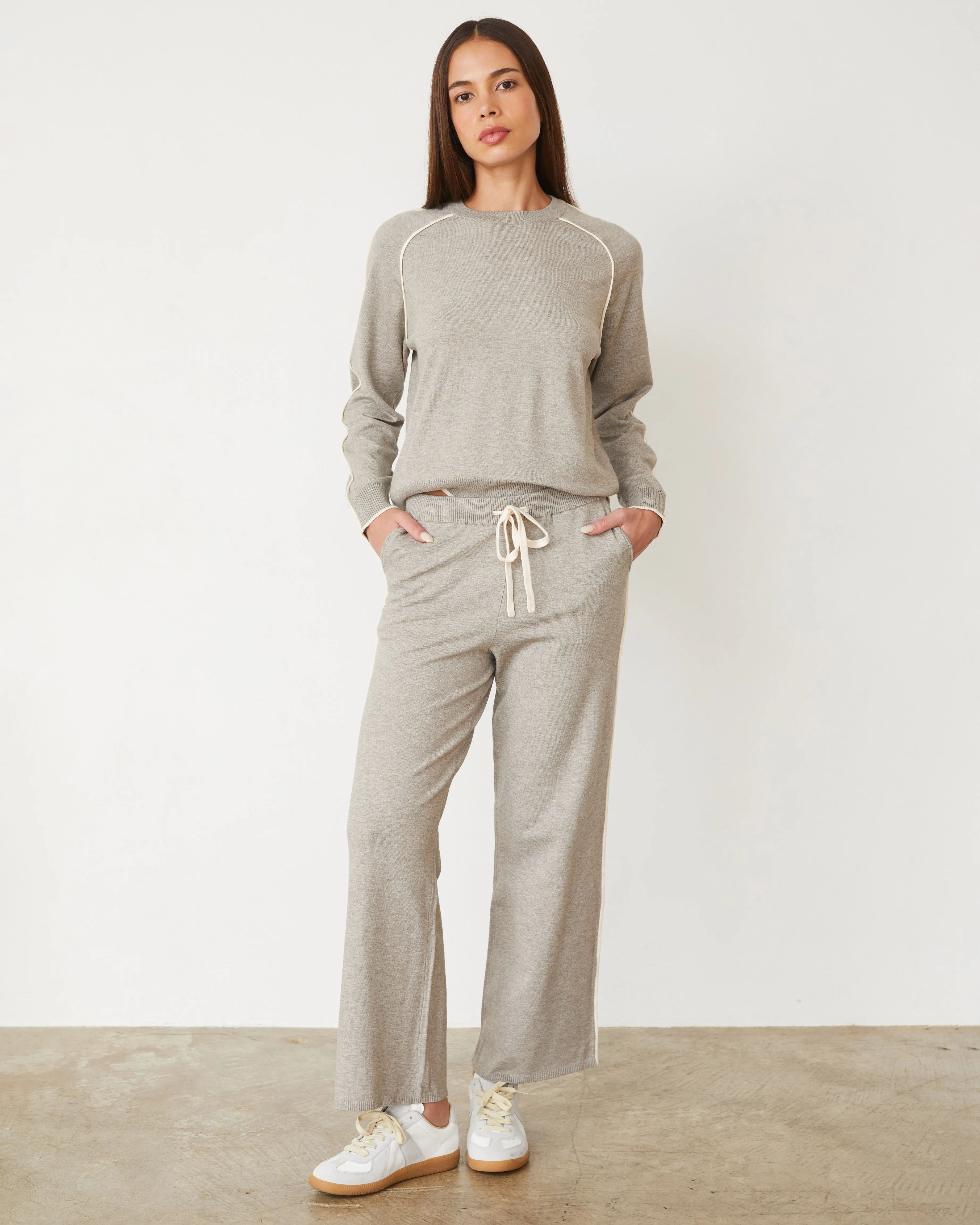 Lightknit Pant With Contrast Piping Casual Tee