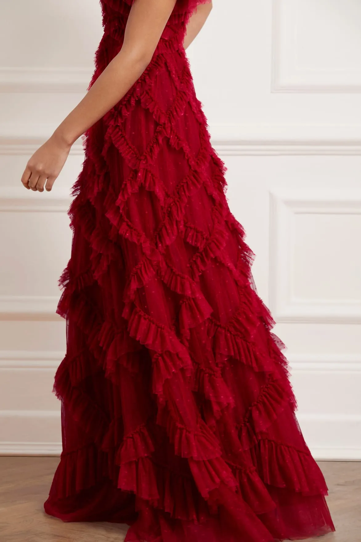 Refined Presence Editor??s-Pick Genevieve Ruffle Gown