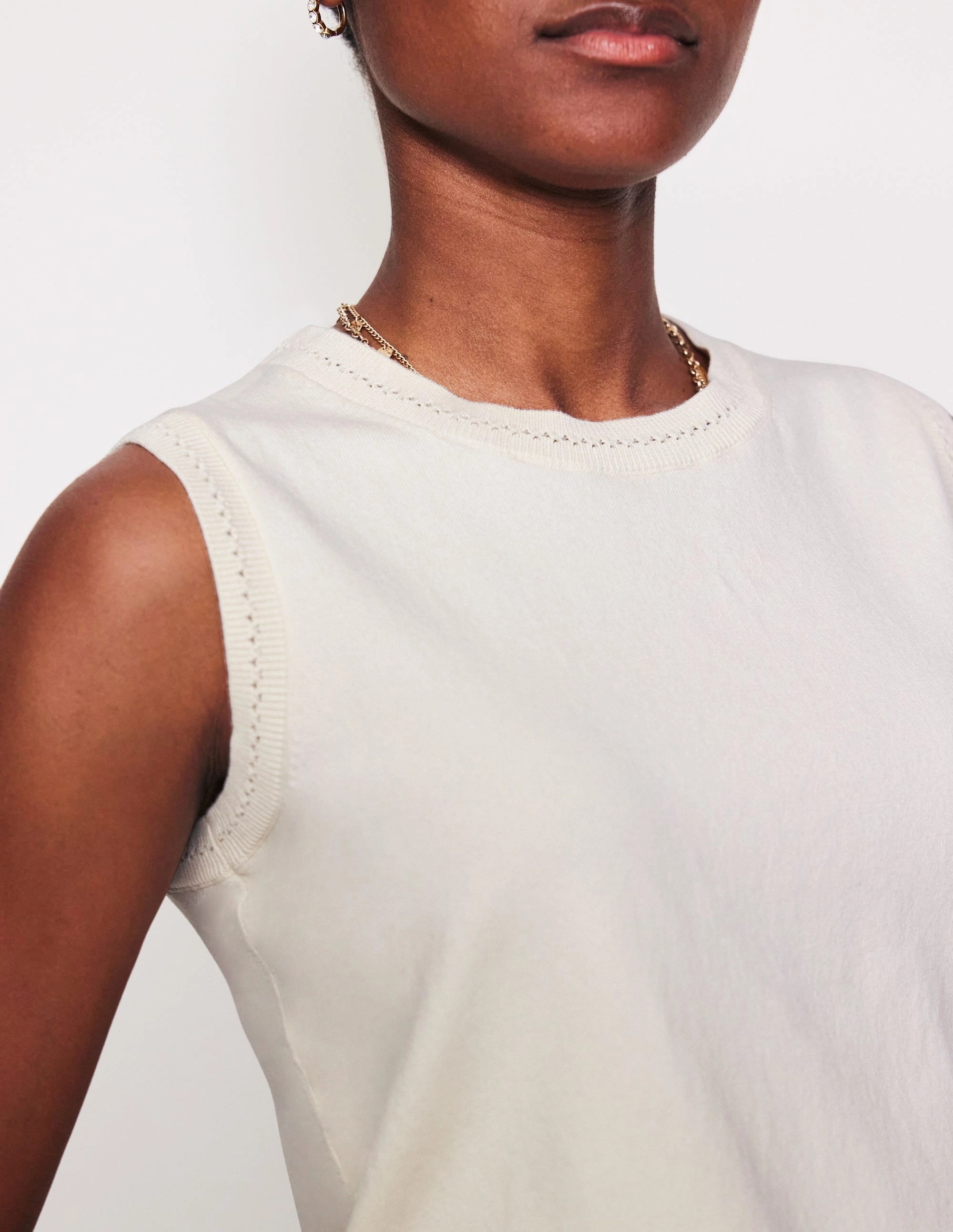 Urban Trend Essential Outfit Catriona Crew Neck Cotton Tank-Warm Ivory