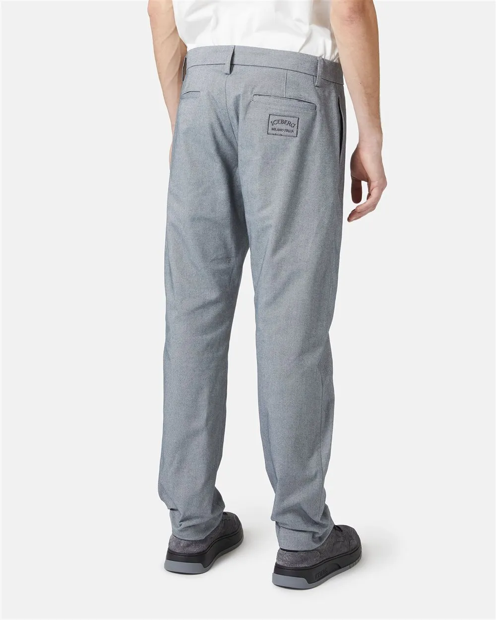 Chinos with regular fit