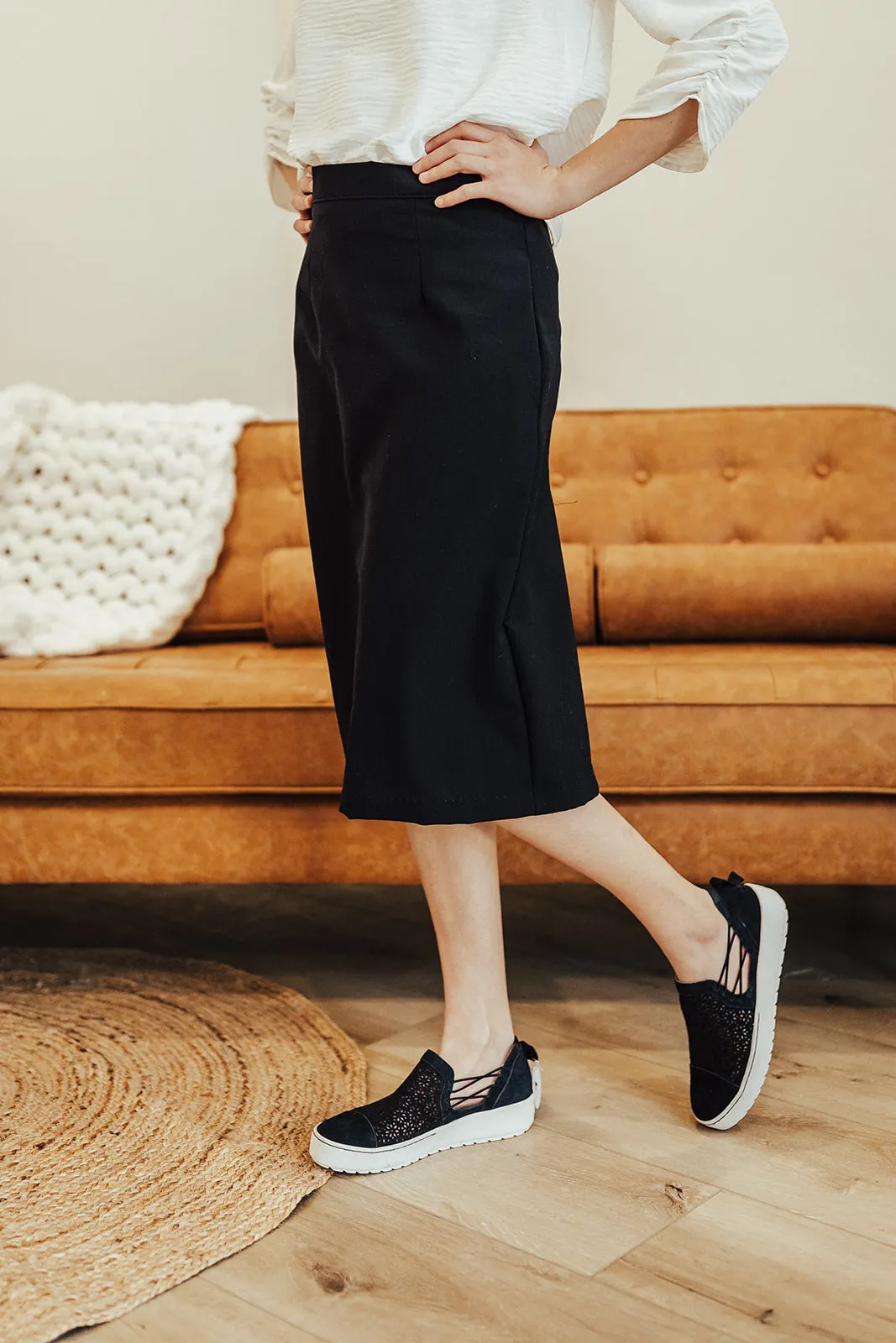 Poly/Wool Allison Skirt Navy Texture Shot Comfort Fit
