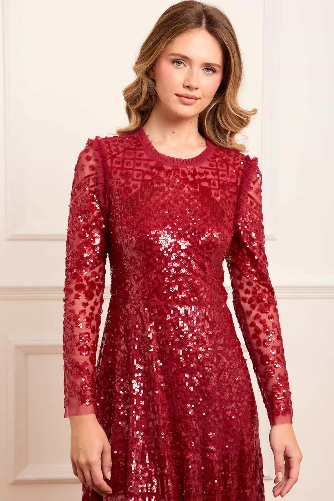 Light material Smooth Line Aurora Gown