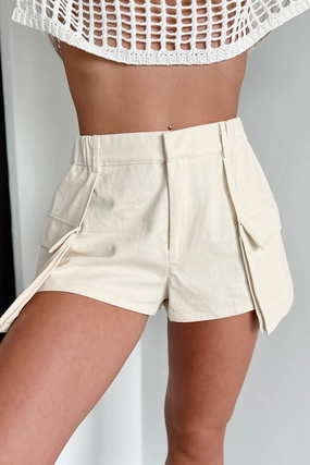 Snug Fit High Waist Stretch Conversation Starter Cargo Reverse Skort (Light Oatmeal)