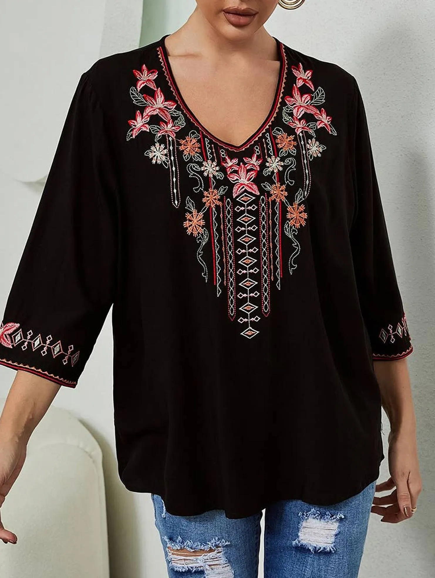 COTTON EMBROIDERED FLORAL BLOUSE_CWTBLL0837 Modern Design Bonded Seam Innovation