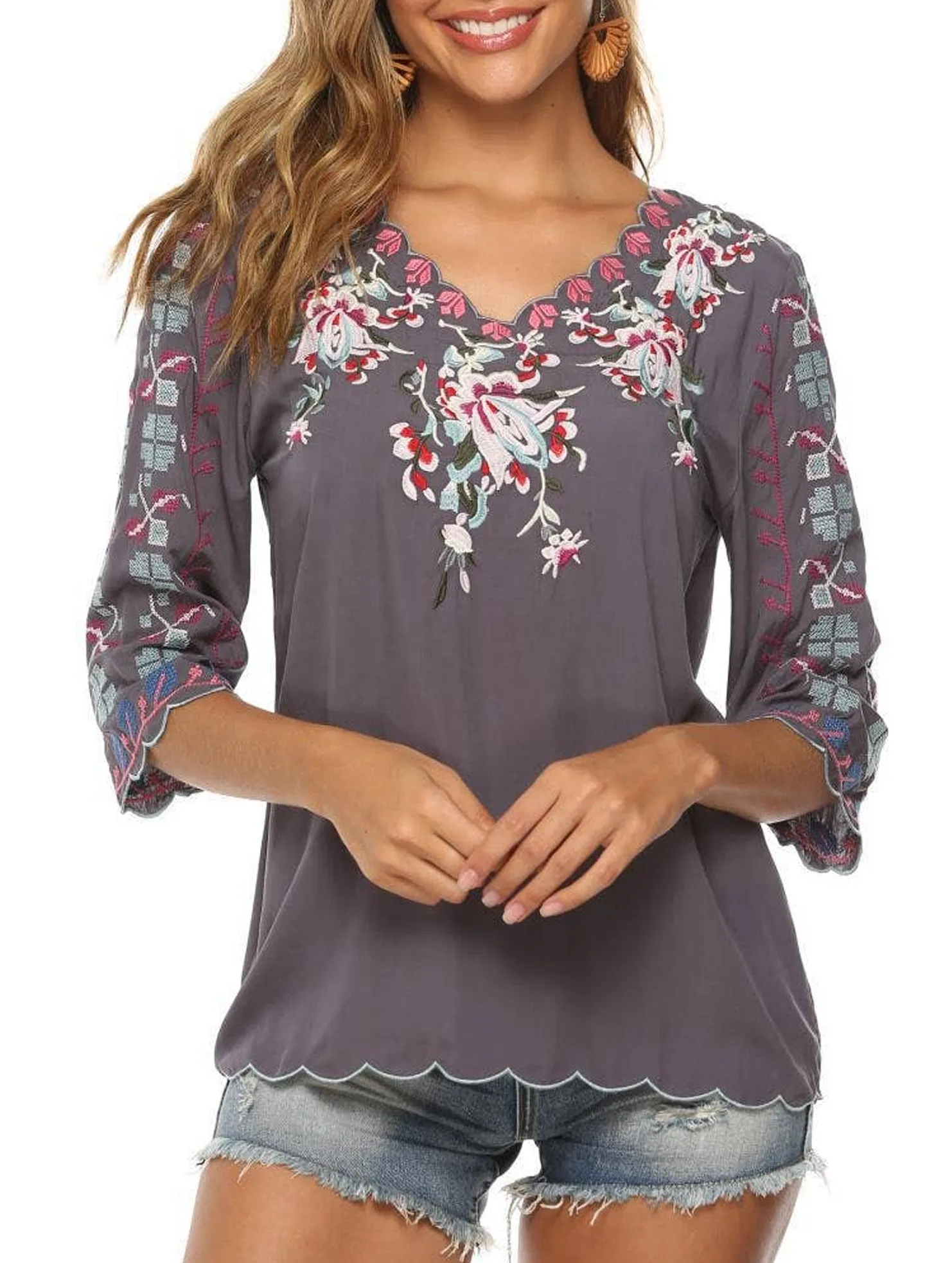 COTTON V-NECK FLORAL EMBROIDERED TOP_CWTBLL0824 Seamless Construction Design Layered Collar System