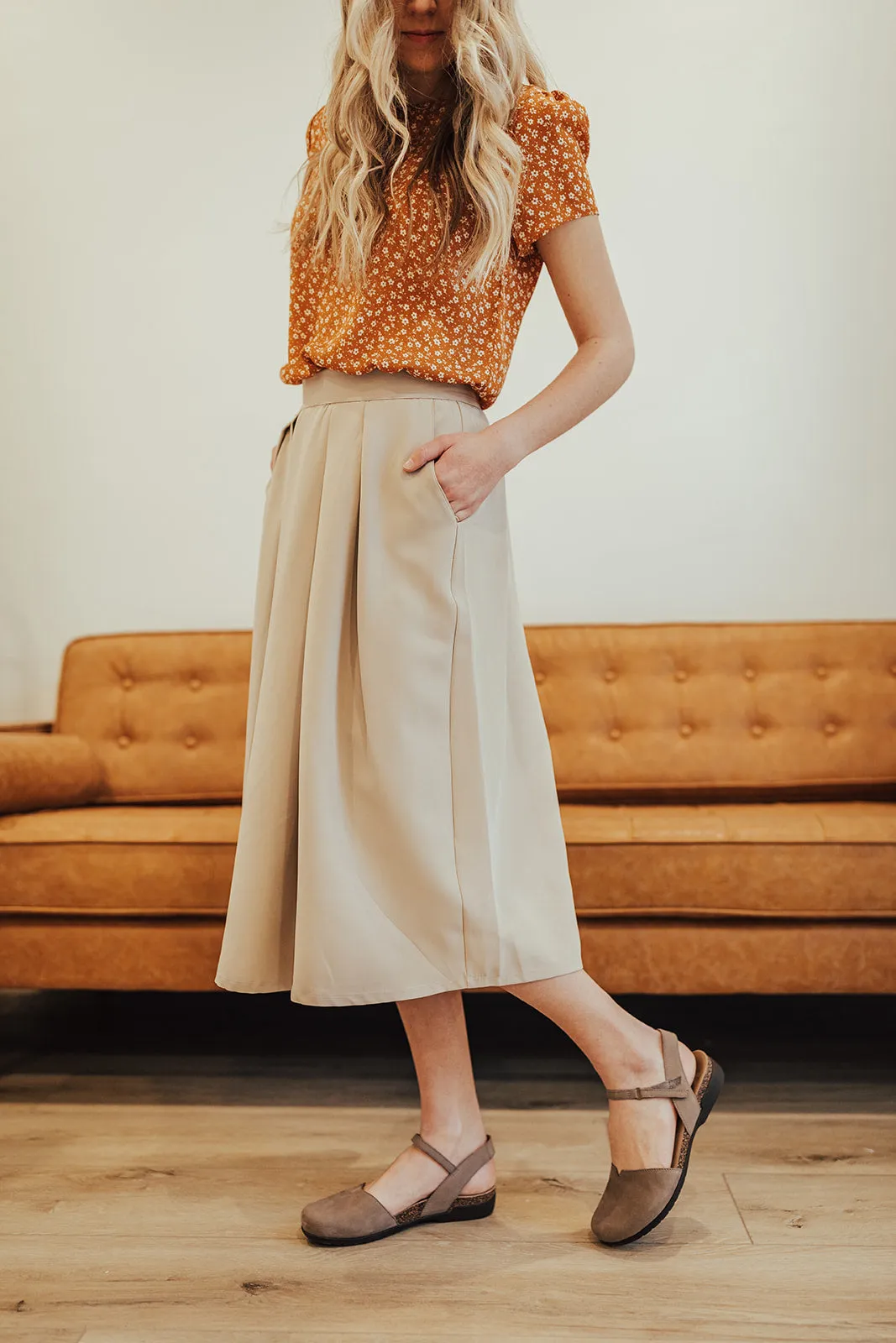 Reinforced Pockets Matte Finish Shelby Skirt Taupe