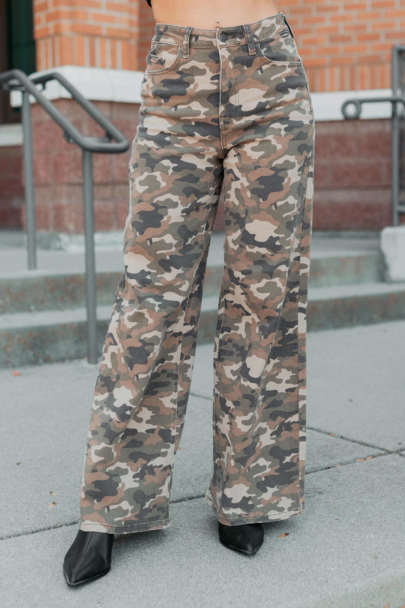 Flatlock stitching Odor Resistant Douglas High Rise Wide Leg Cello Jeans (Camo)