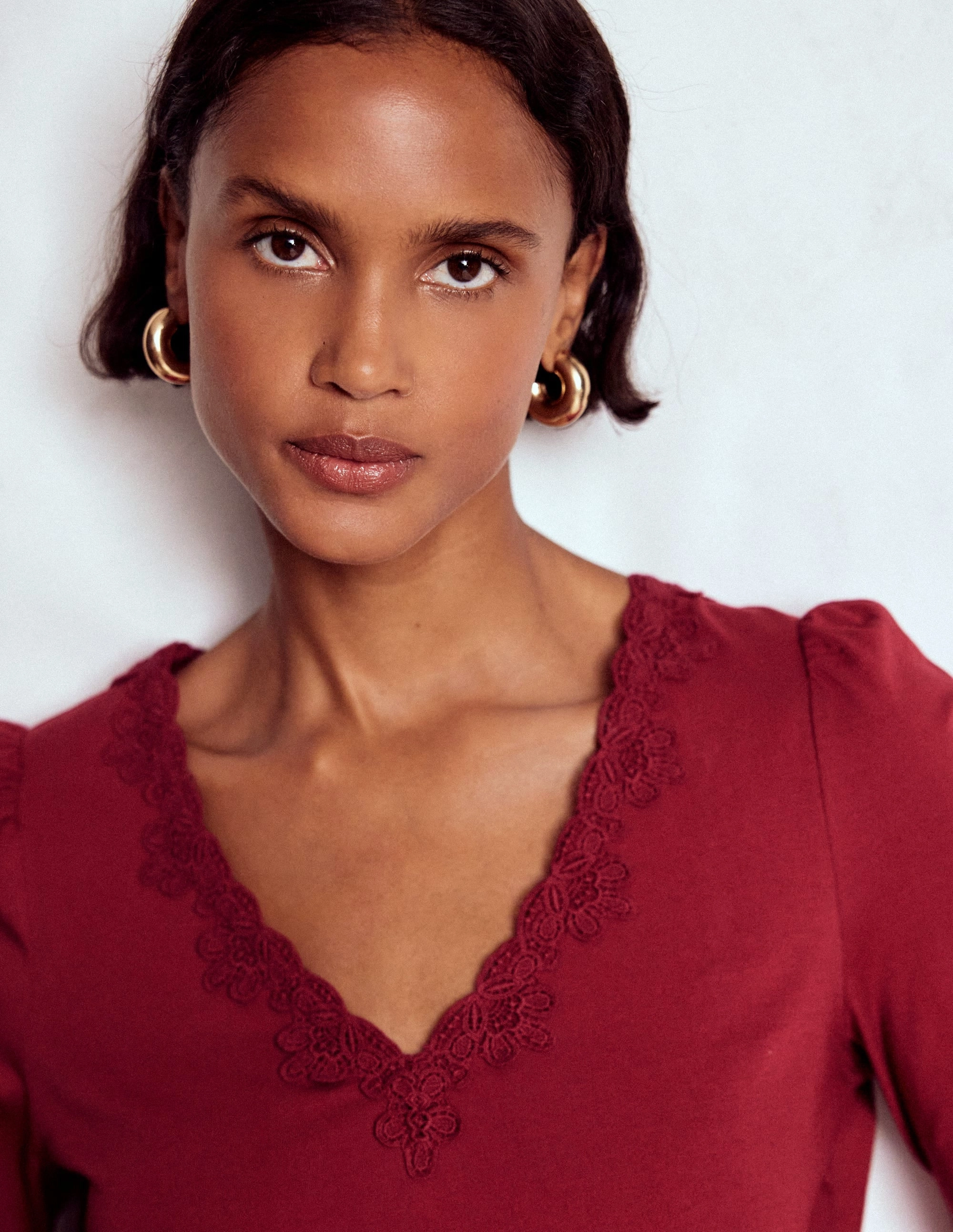 ResilientStretch Scoop Neck Shape Flora Lace V-neck Top-Burgundy Red