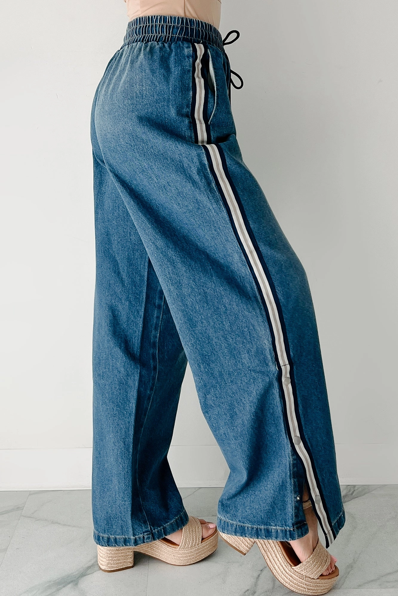 Unlined Design DoubleStitched Hem Betsy Almost Famous Wide Leg Drawstring Waist Jeans (Medium)