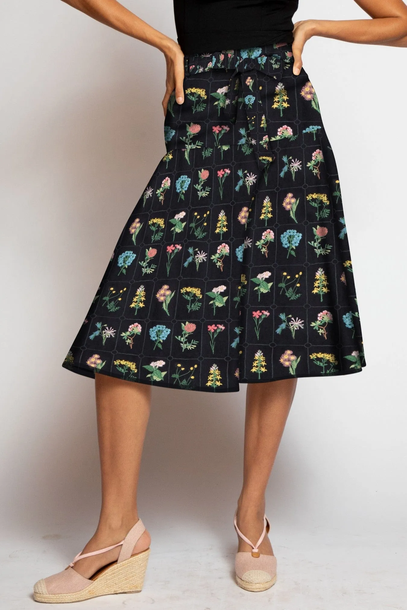 Light Motion Allas Skirt ?C Botanicals