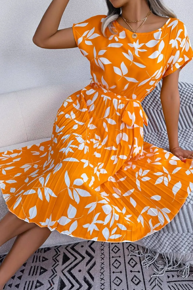 CASUAL LEAF SHORT SLEEVE BIG SWING PLEATED DRESS_CWDSD2526 Smooth-Finish