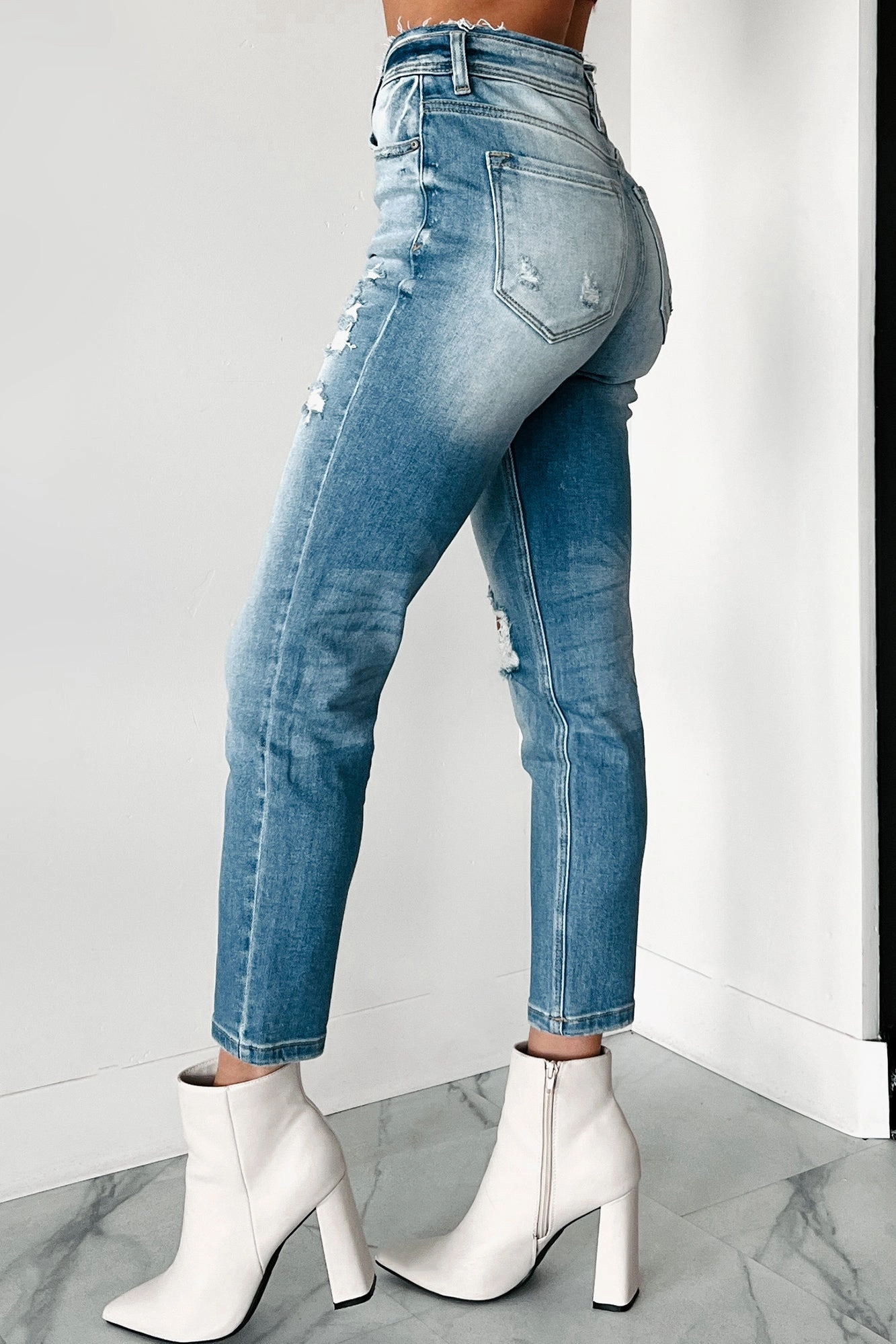 Simple Pullover Printed T-shirt Andreas High Rise Distressed Kancan Mom Jeans (Light)