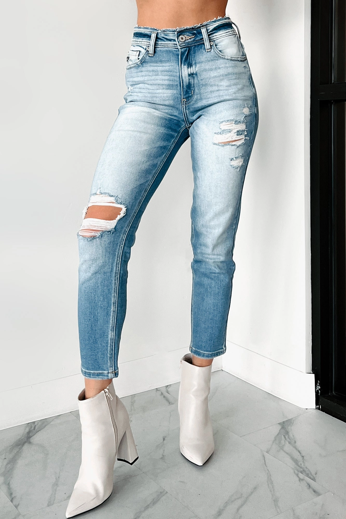 Andreas High Rise Distressed Kancan Mom Jeans (Light) Sport Hoodie