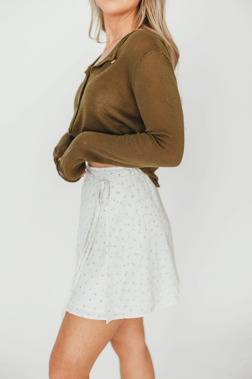 Unisex style Quick Slip Flora Mini Wrap Skirt in Cream *Final-Sale*