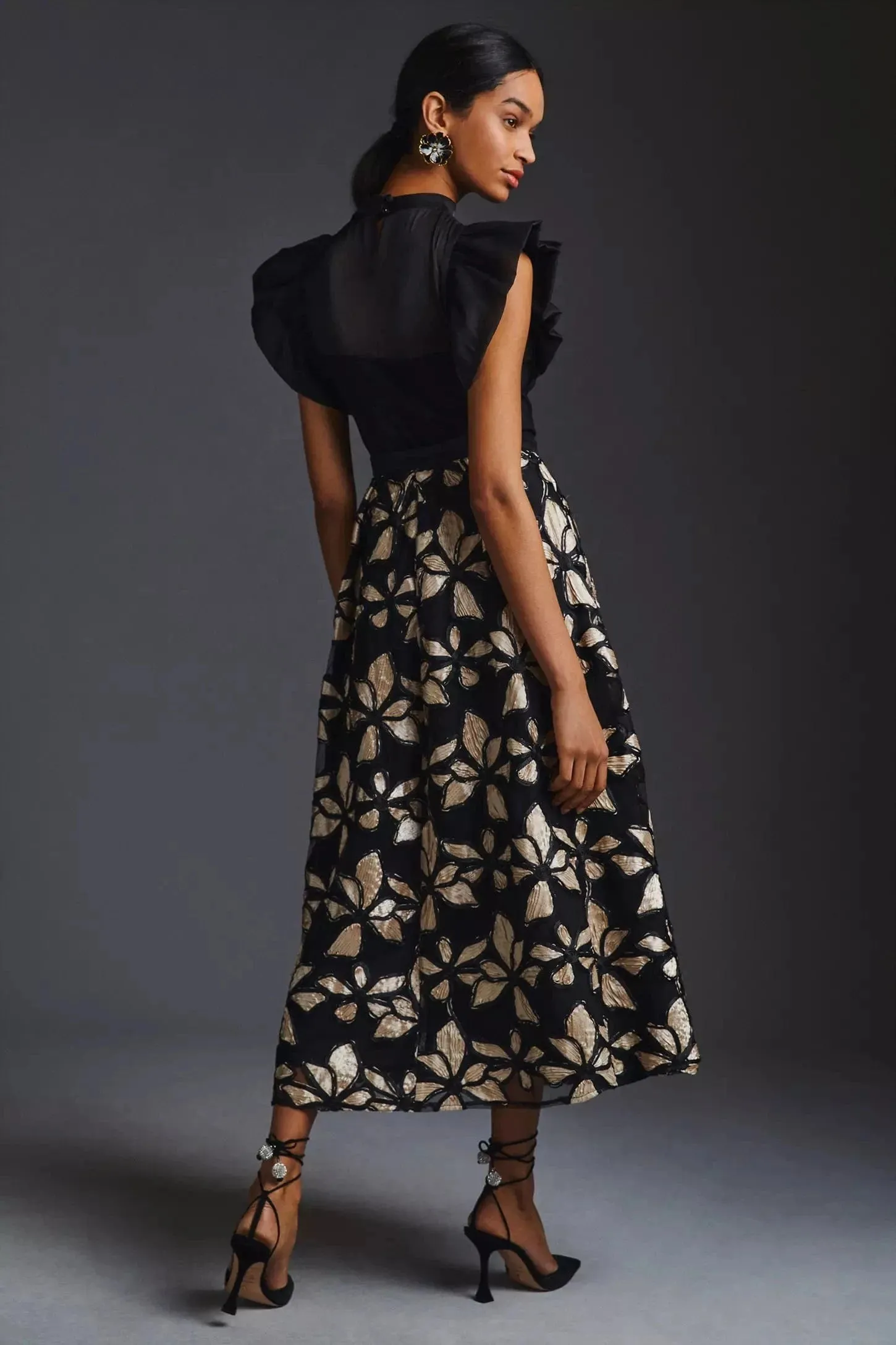 Scalloped Edge Simple Motion Floral Applique Skirt
