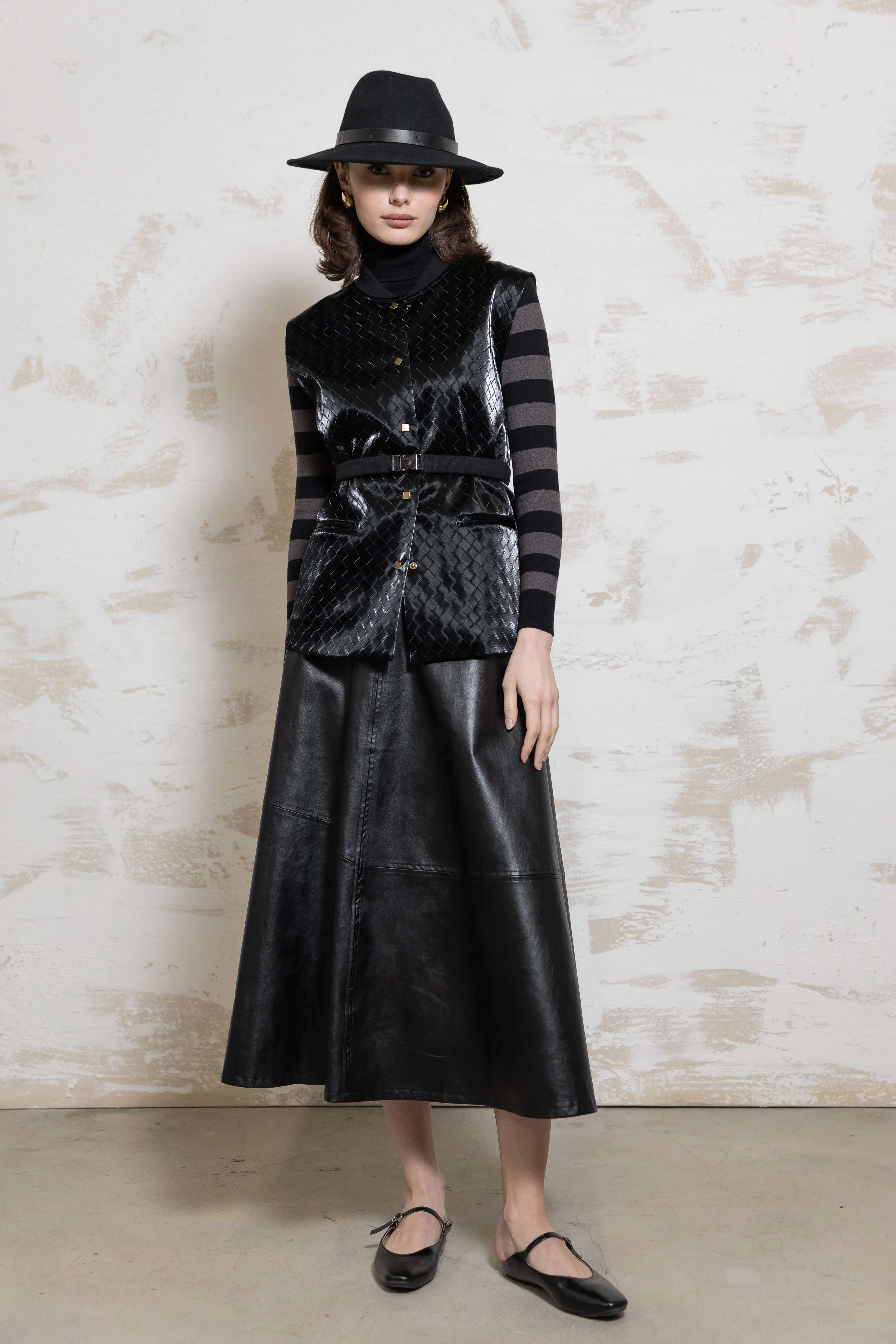 Soft Texture Harper Skirt - Black