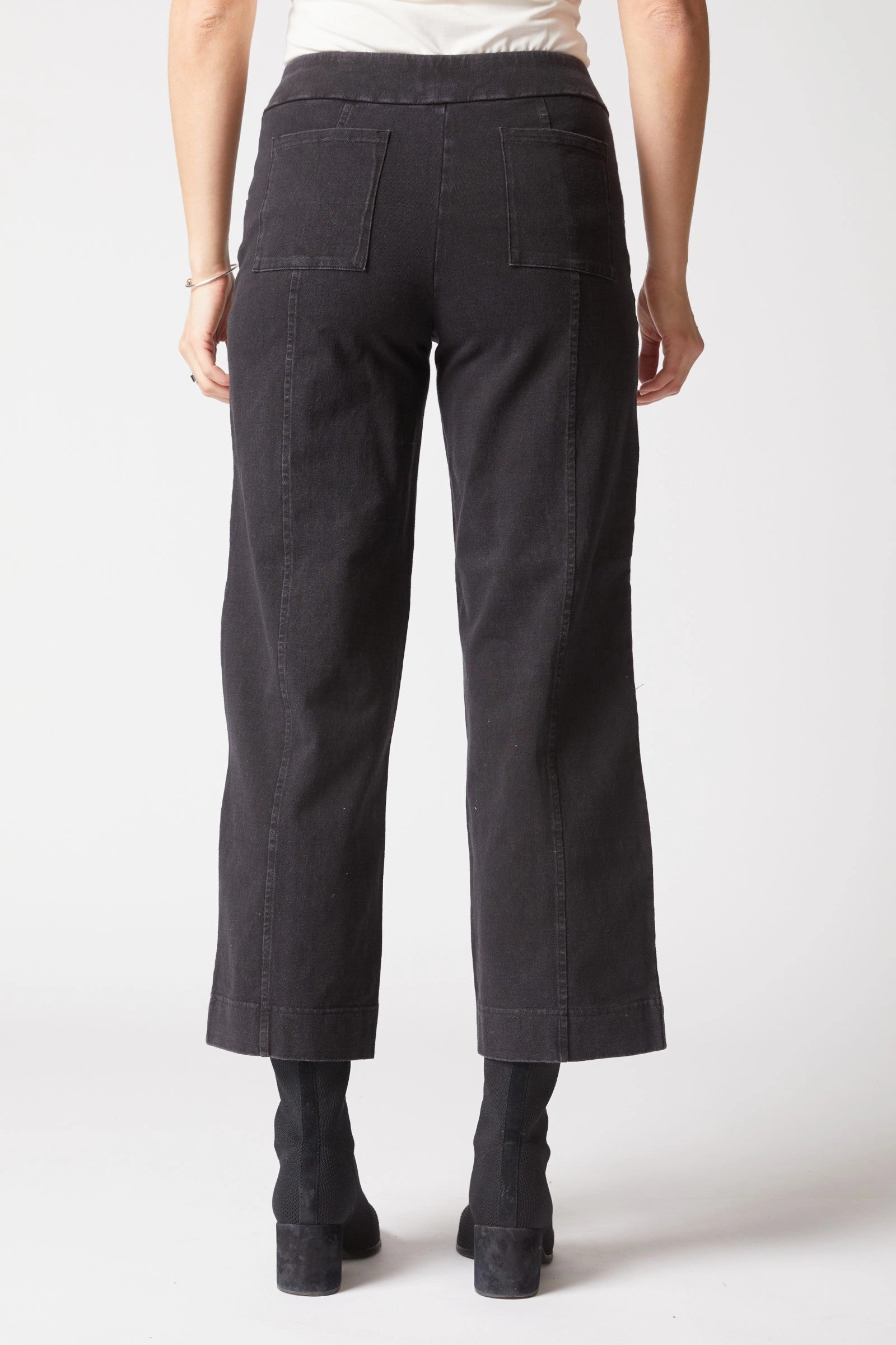 Moisture Management Durable Interlock Stitch Habitat Stonewash Angle Flood Pant in Black