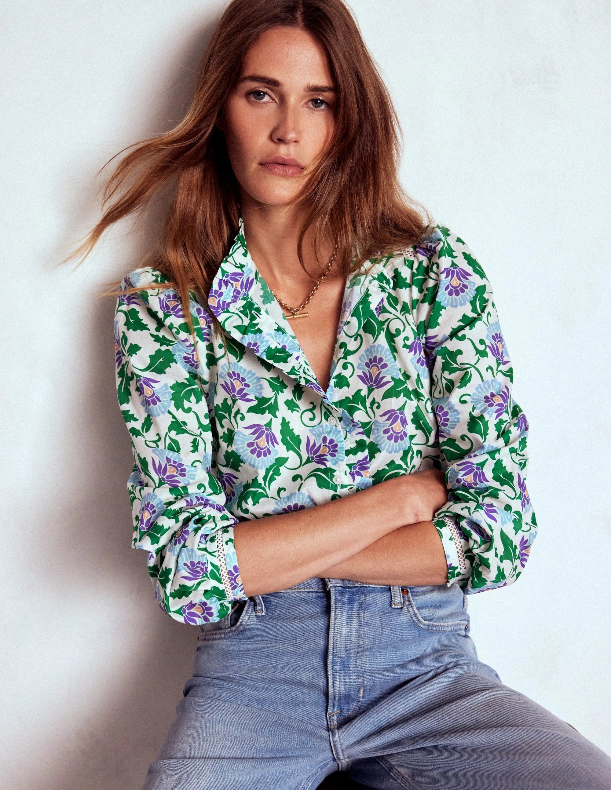 Ergonomic Shoulder Shape Minimalist Collar Helena Cotton Top-Rich Emerald, Ornate Vine