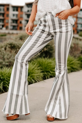 Certified Flirt Striped Flare Jeans (White/Charcoal) Simple Silhouette Slim Silhouette