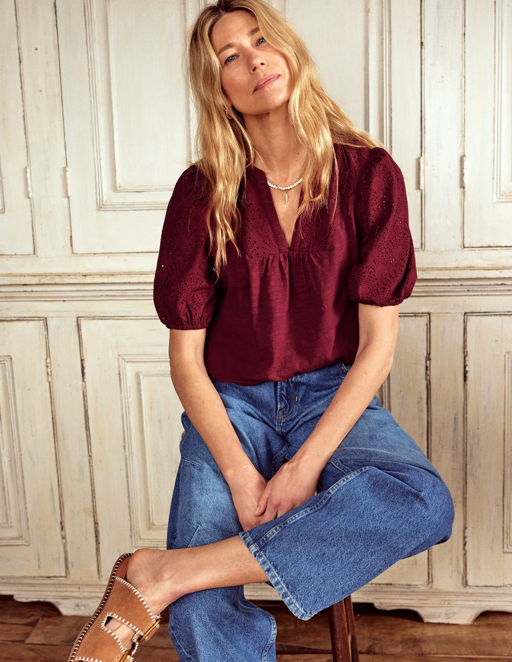 Rubberized grip Dolly Broderie Top-Garnet Red