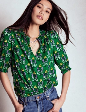 Stretch Fit Engineering AdjustableCuffs Ria Short Sleeve Top-Emerald, Wildflower Bouquet