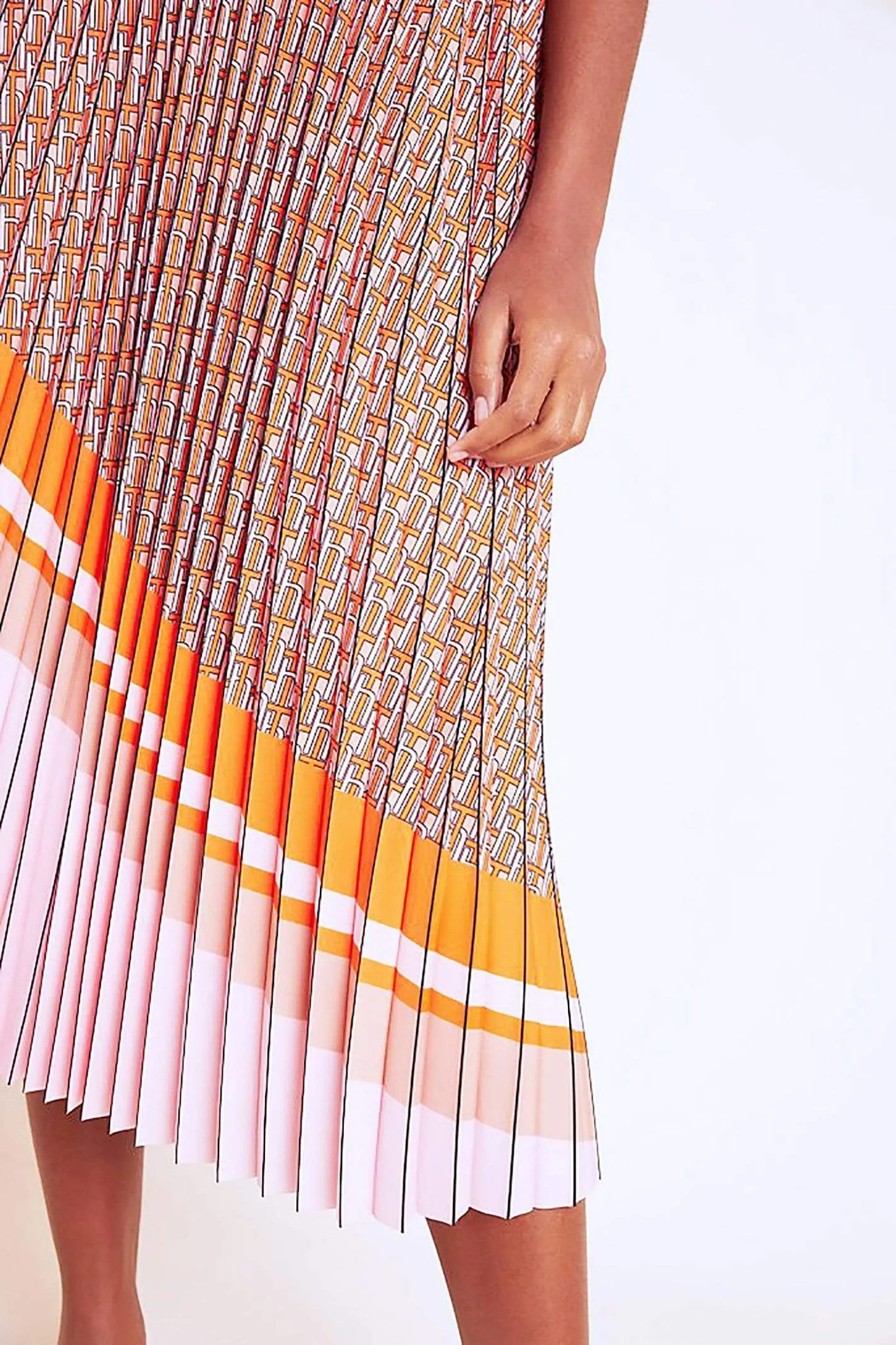 Invisible Seams Ingrid Pleated Skirt ?C Neopolitan