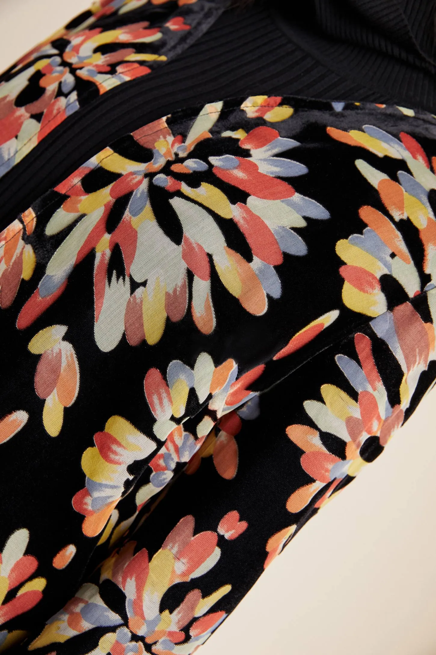 Reinforced Seams Non Irritating Lining Car Coat - Falstaff Floral