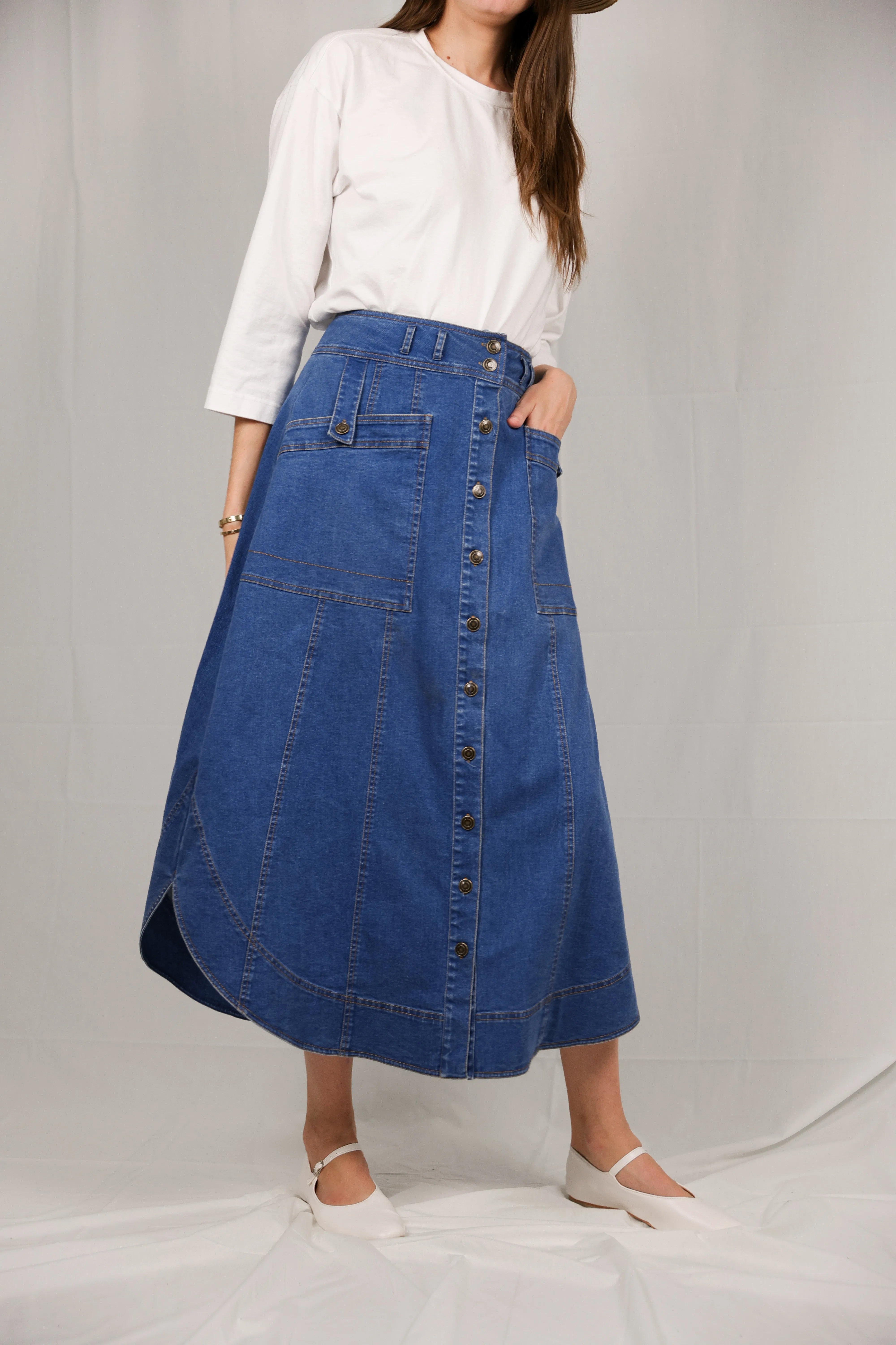 Outfit Lookbook Sleek Detail Kiki Denim Skirt
