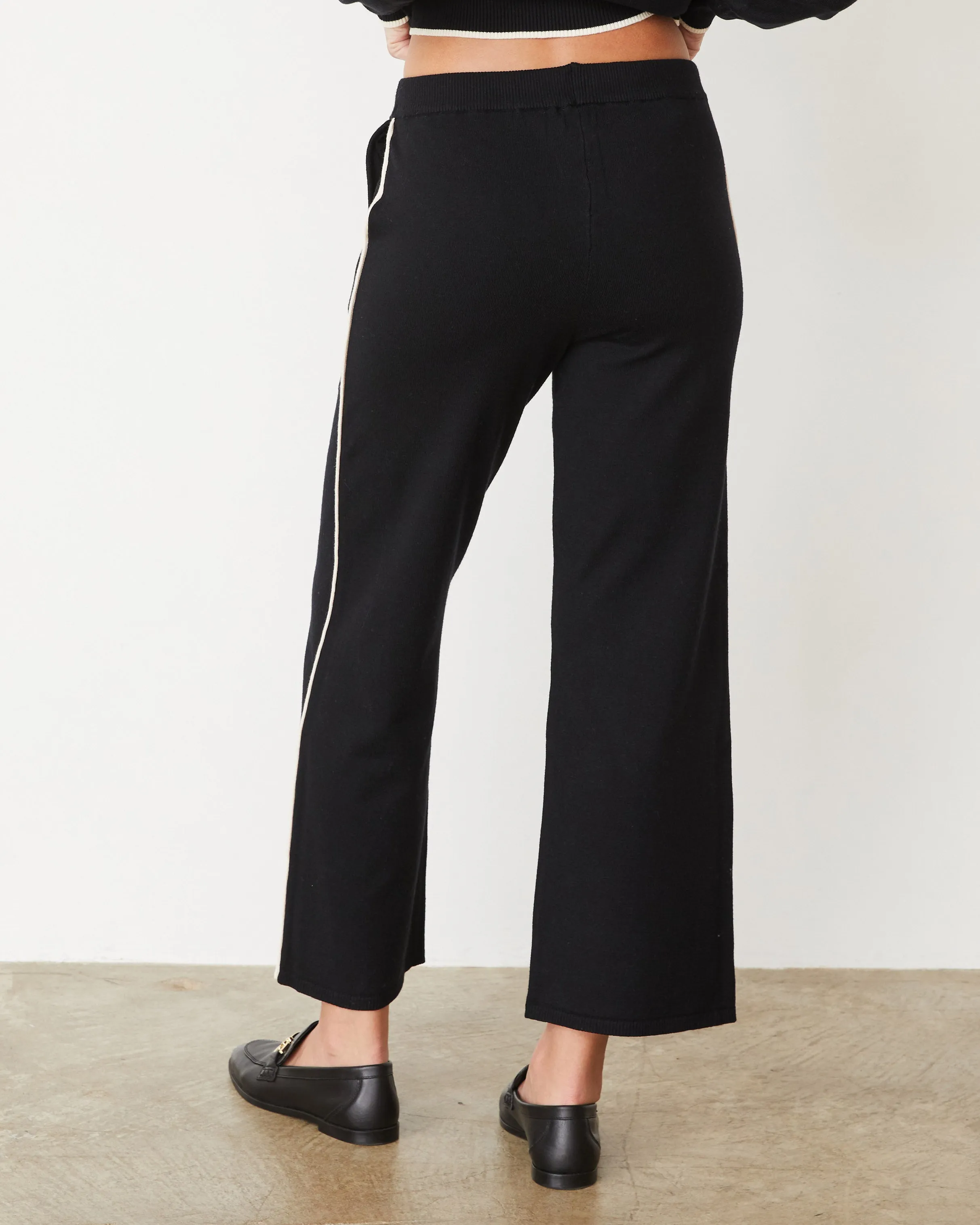 Lightknit Pant With Contrast Piping Quick Access Lightweight Flex