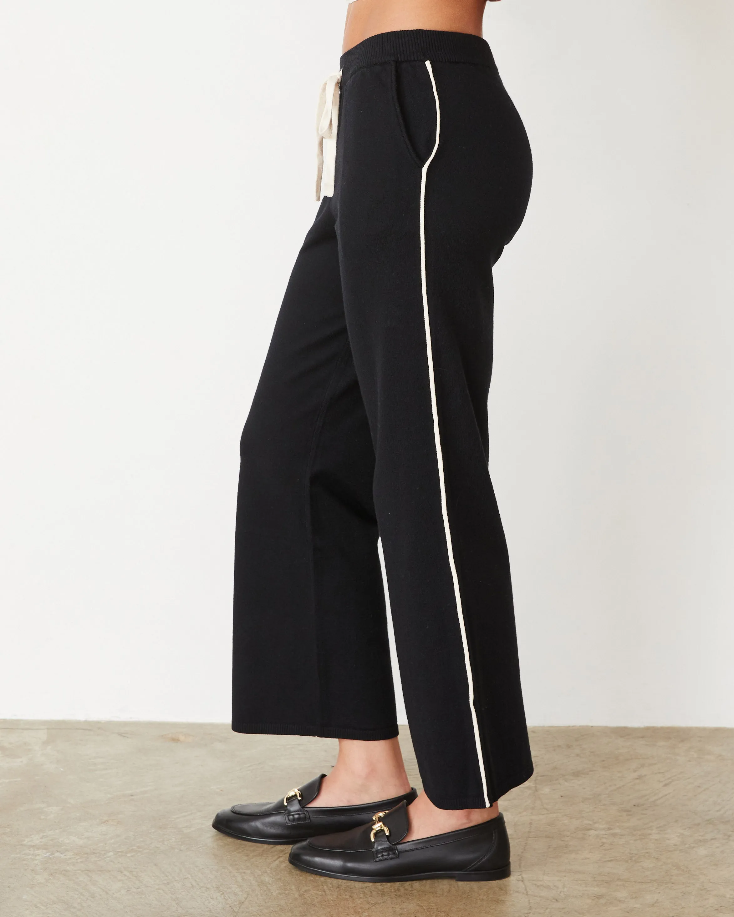 Lightknit Pant With Contrast Piping Anti Friction Lining Fast Move