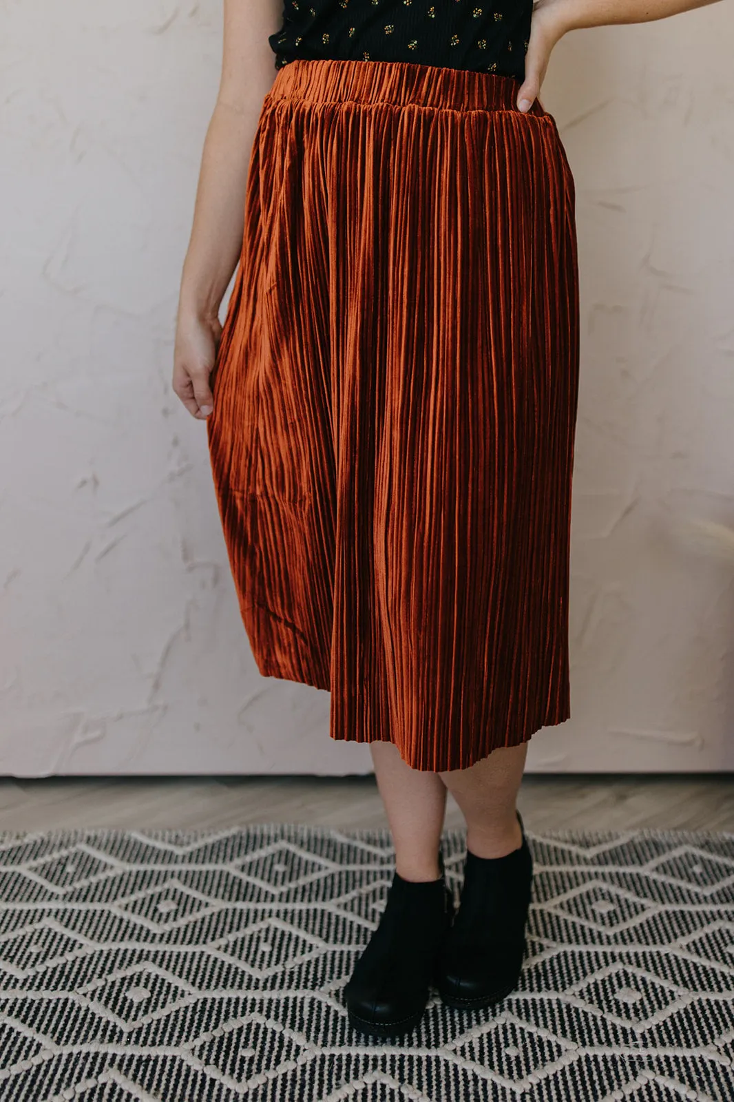 Weighted Hem Ruching Details Darla Skirt