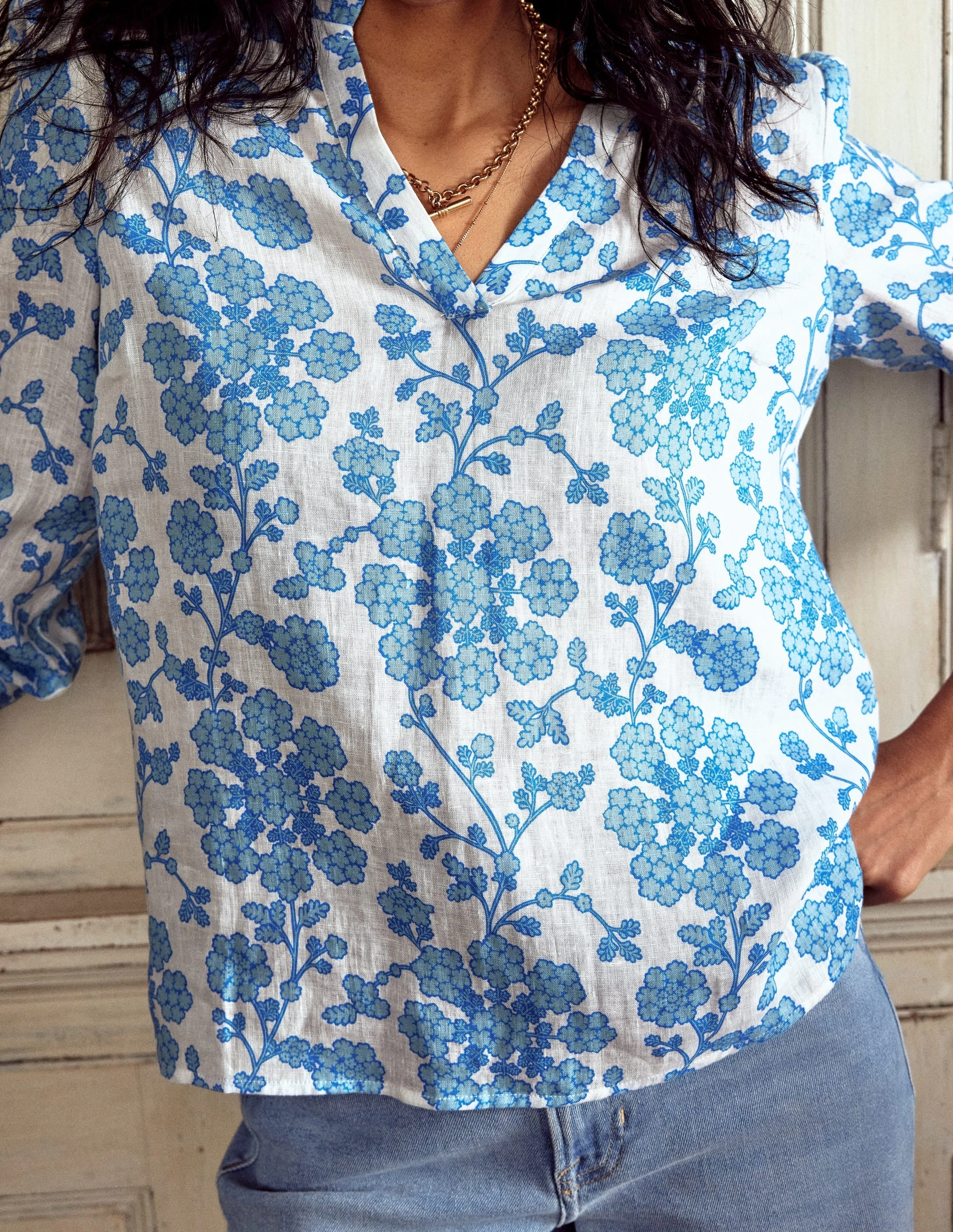 Grace Linen Top-Ivory, Trailling Yarrow Compression Fit Engineering Flexible Hemline