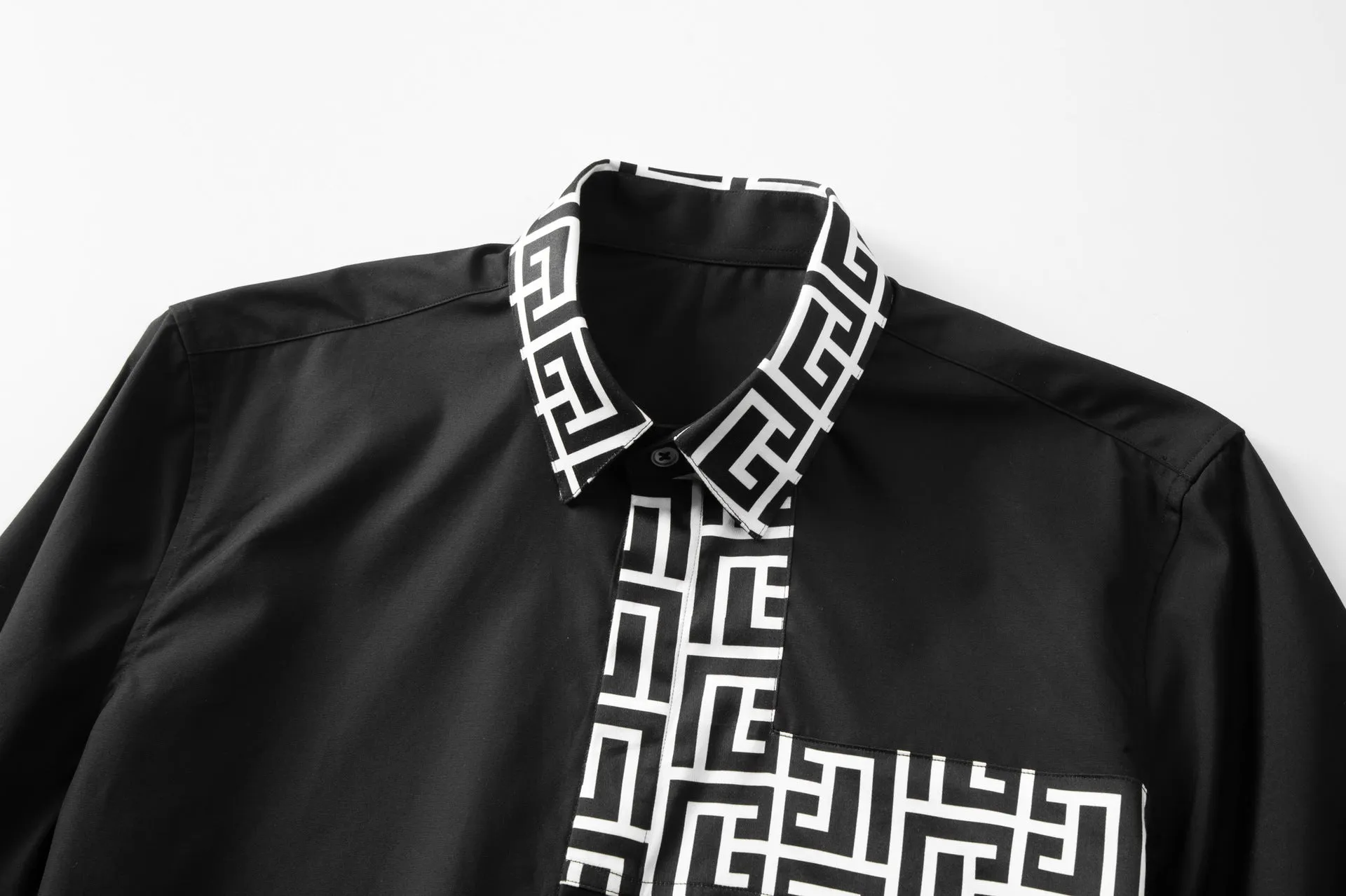 Men's Cotton Blended Long-sleeved Backprint Shirt With Front Panel And Contrast Color