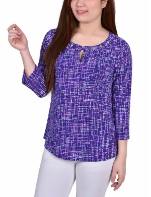 Natural Fiber Blend Contrast Topstitching Detail Petite 3/4 Sleeve Grommet Top