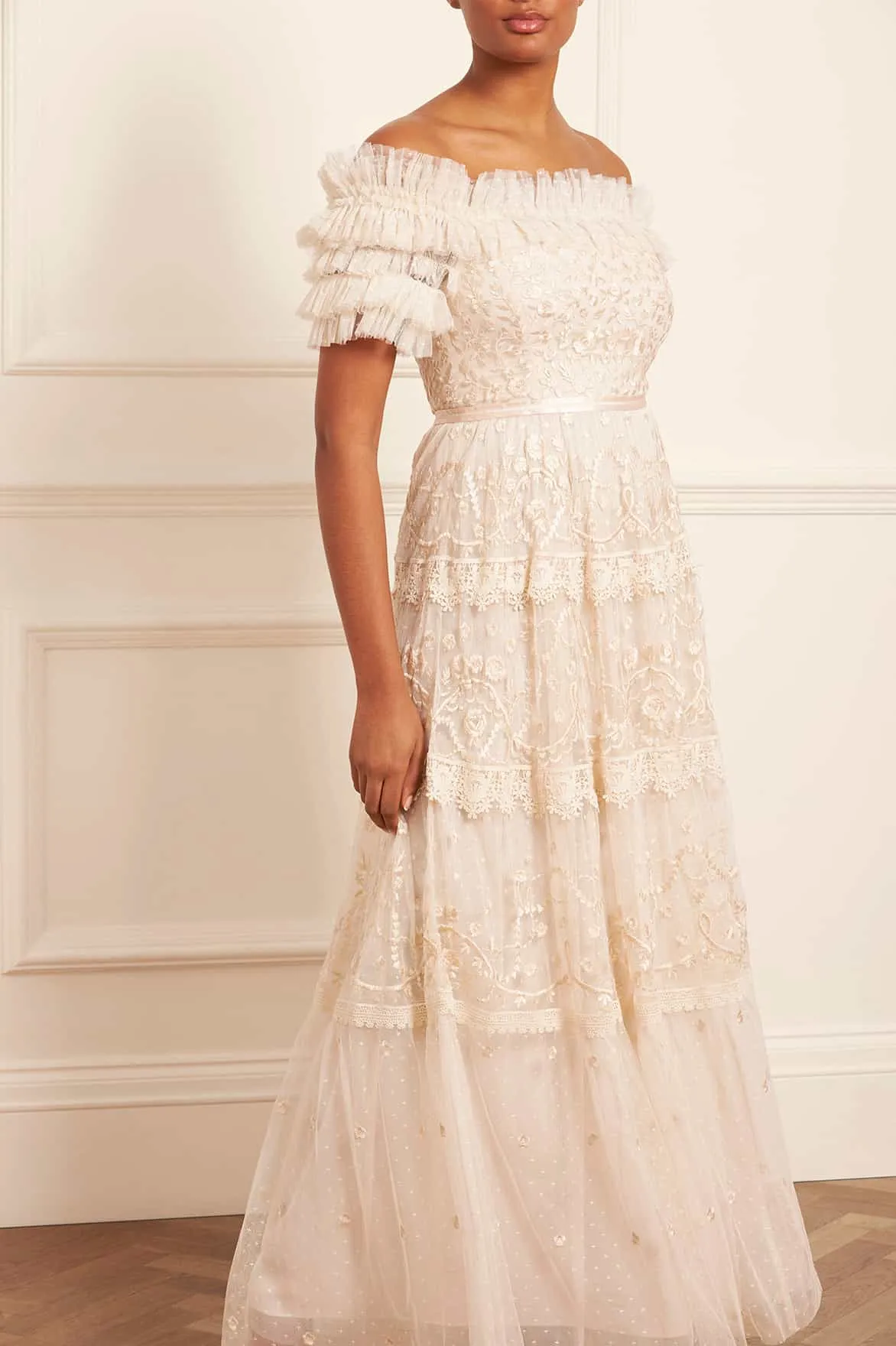 Midsummer Lace Off-Shoulder Gown Casual Comfort Wear Happy Scent