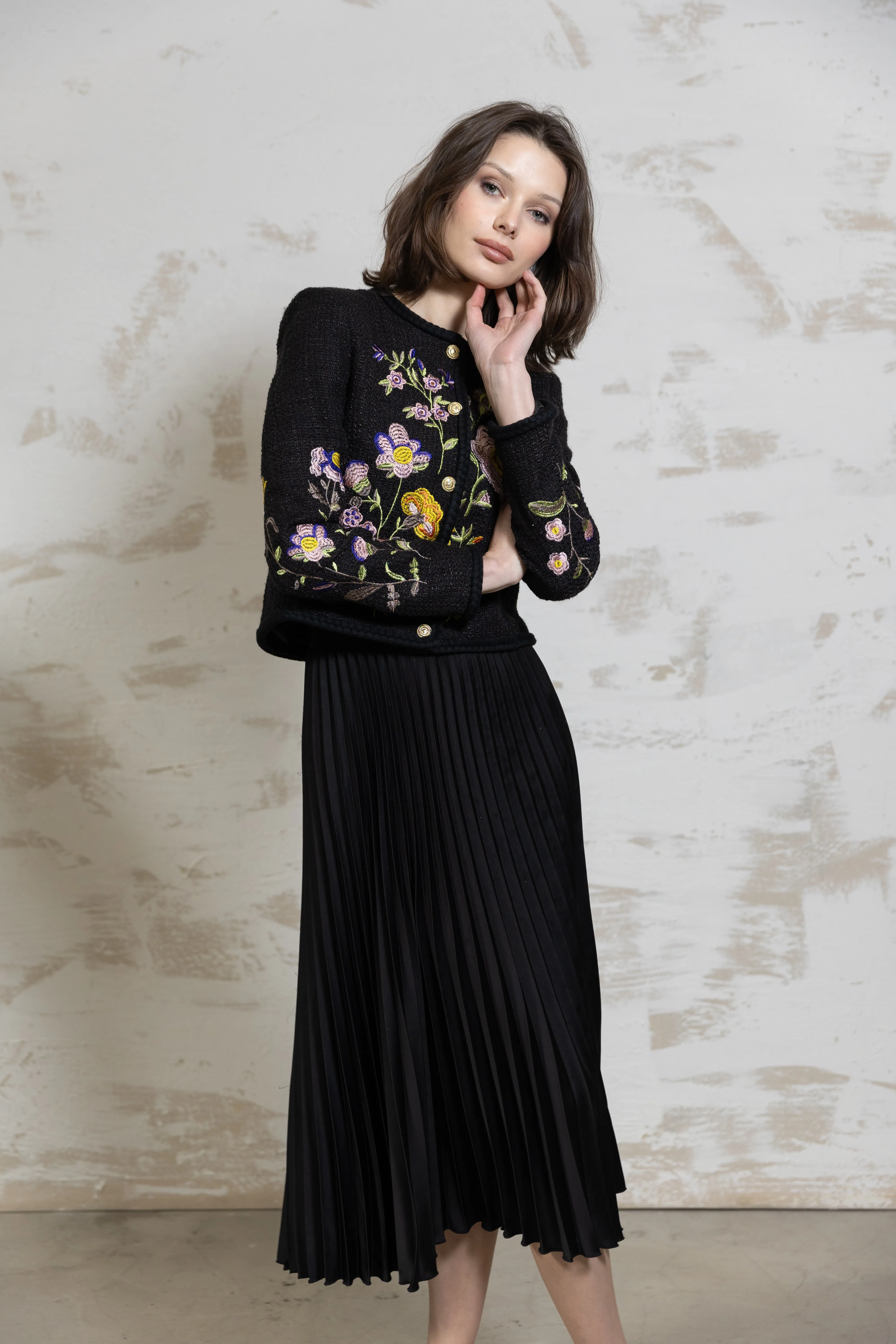 Arrow Pleated Skirt - Black Geometric Print Outfit Lineup