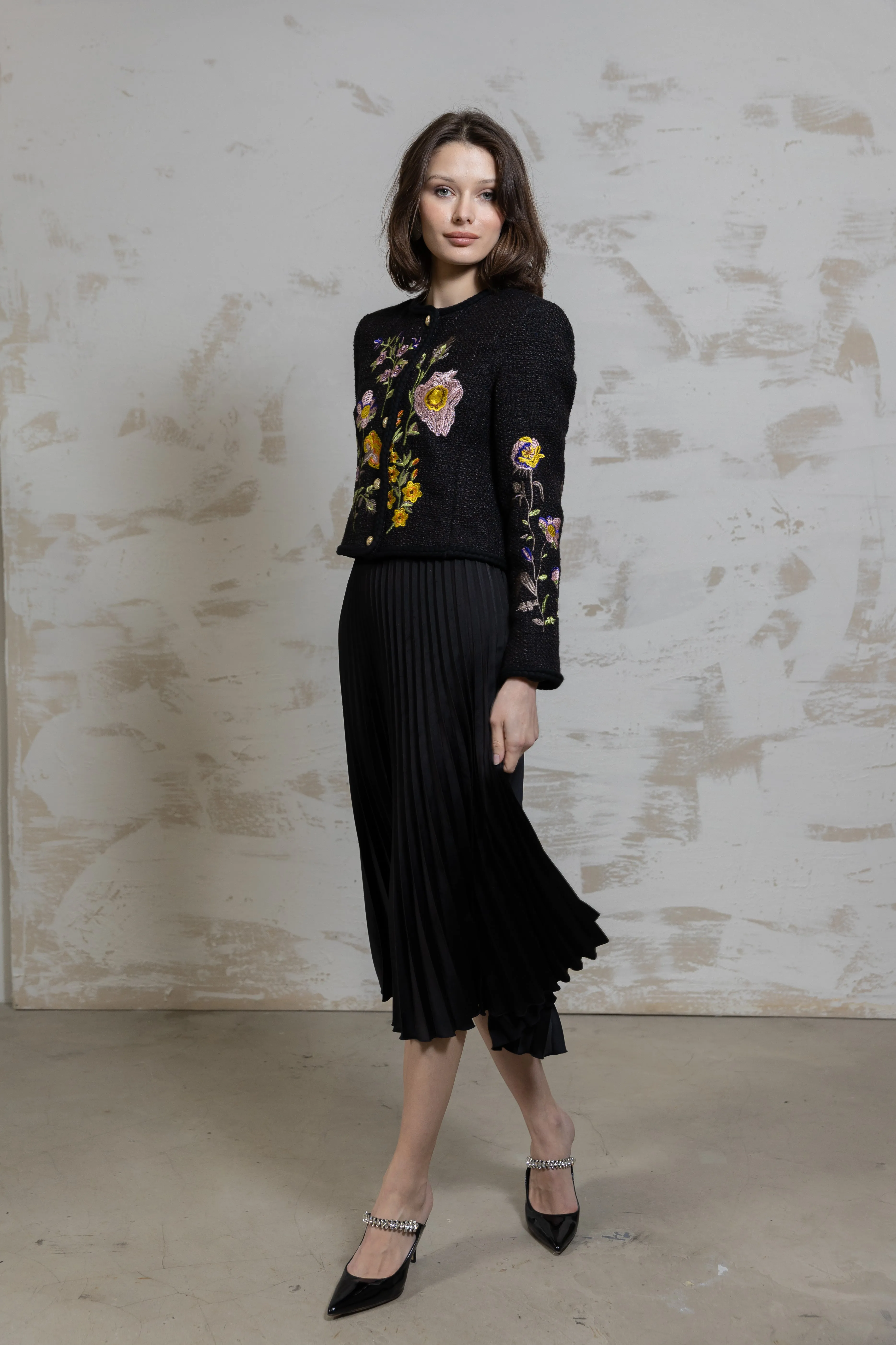 Arrow Pleated Skirt - Black Festival Outfit