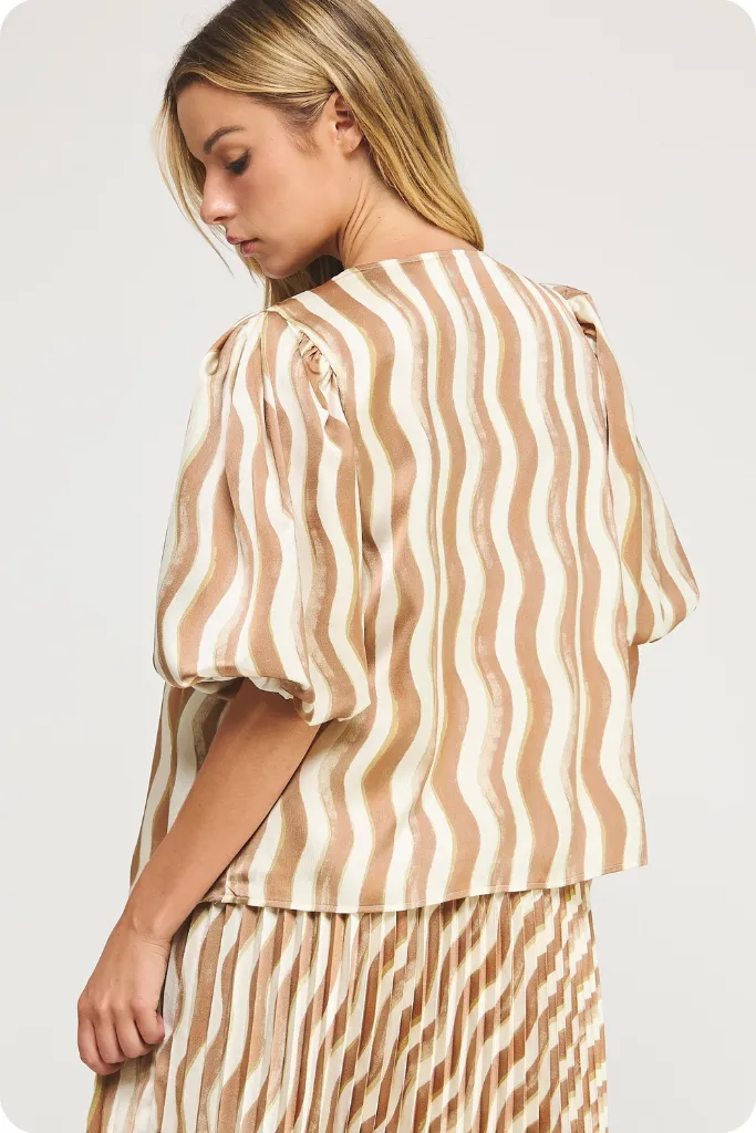 UltraLightweight Noelle Wavy Stripe Top in Peanut Butter Cream