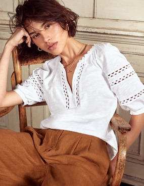 TumbleDryFriendlyMaterial OdorResistant Technology Maisy Rikrak Trim Top-White