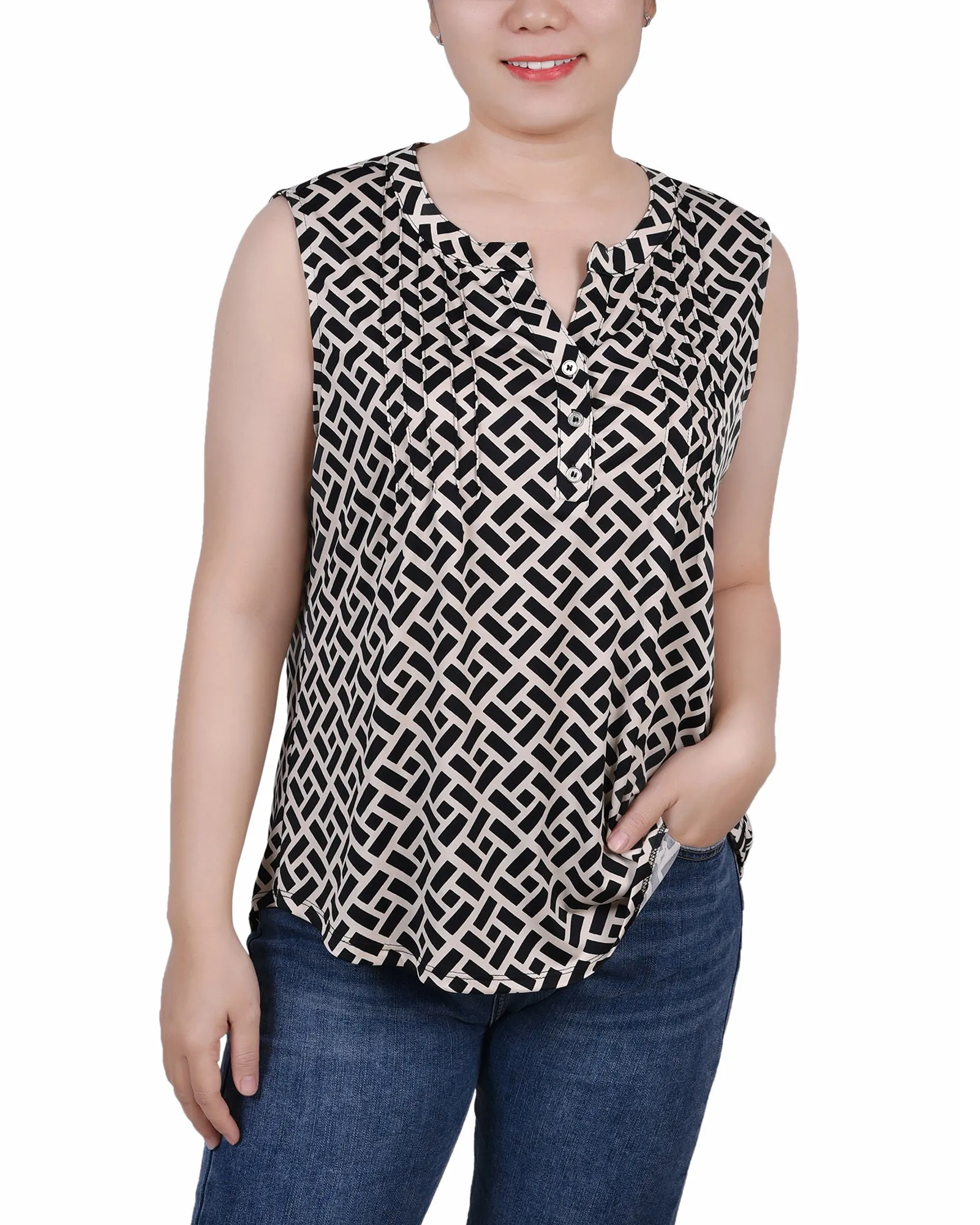 BreathableMaterial Variable Tension Adjustment Petite Sleeveless Knit Y Neck Top