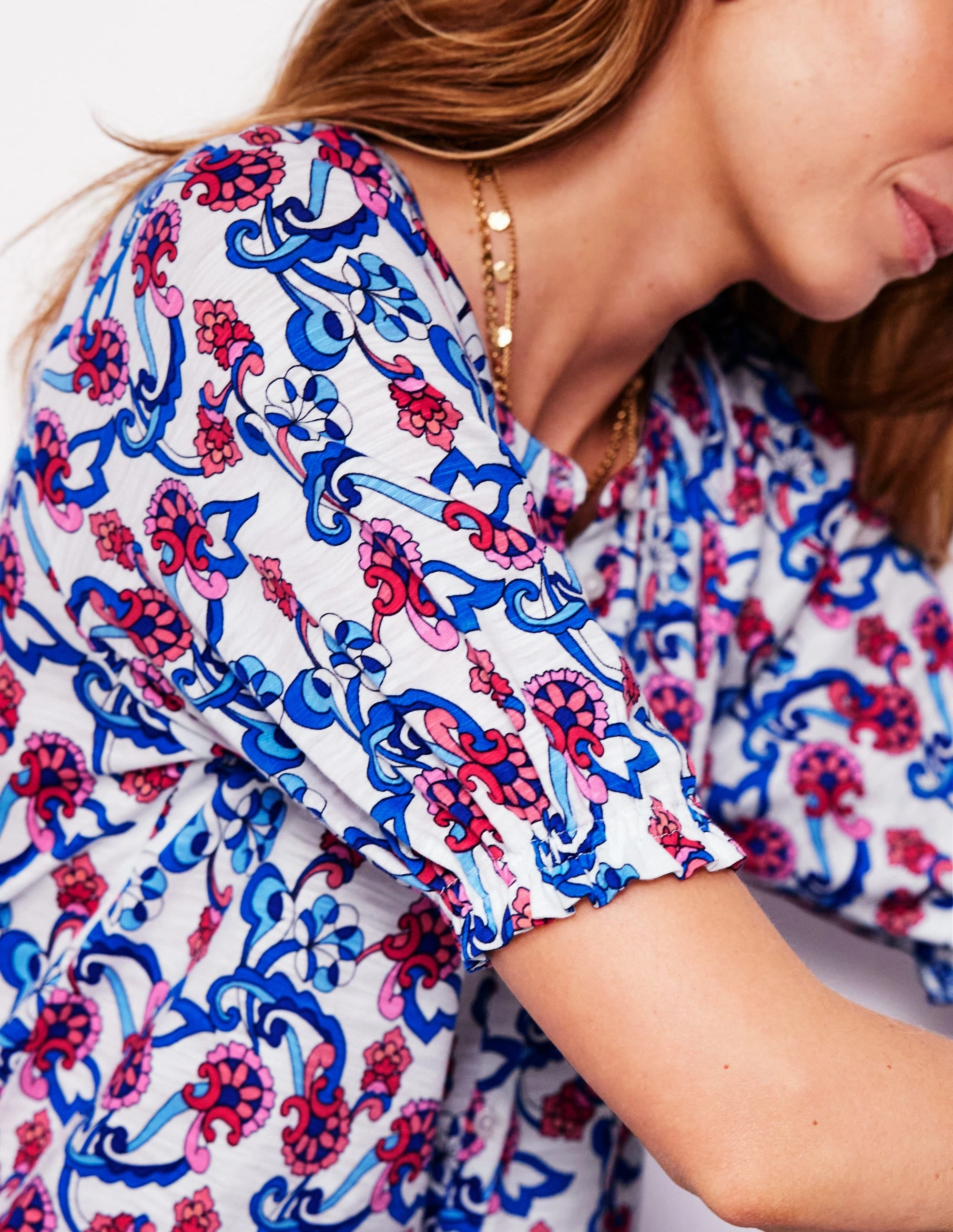 Isla Jersey Shirt-Ivory, Floral StretchMaterial DurableDoubleLayeredHem