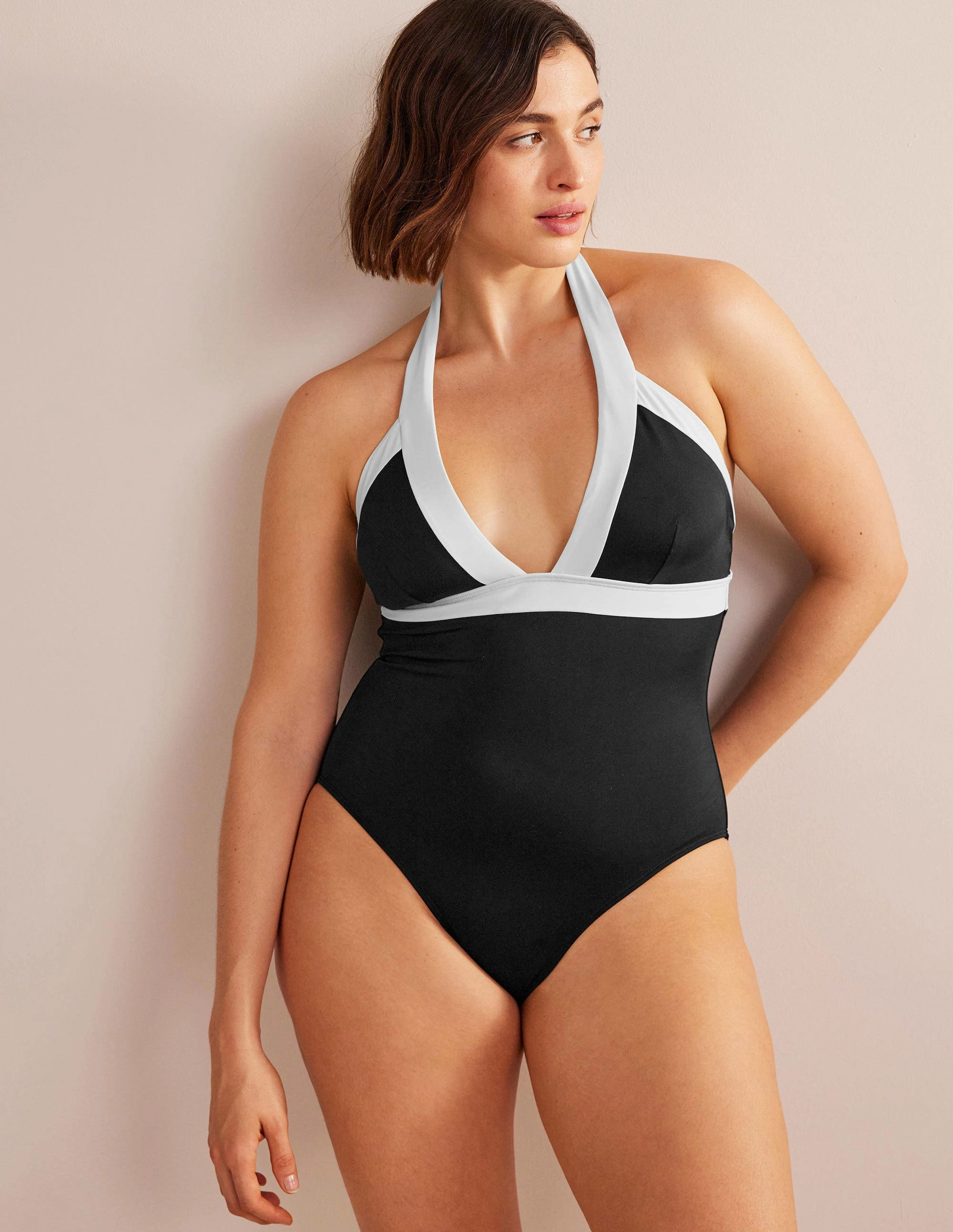 Full-coverage vacation look Ithaca Halter Swimsuit-Black Colourblock