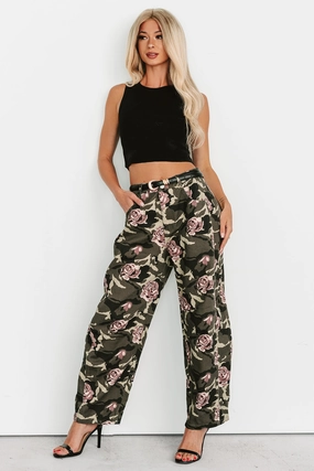 FlexibleElasticatedEdging Sporty Hoodie Cover Me In Roses Floral Barrel Jeans (Camo)