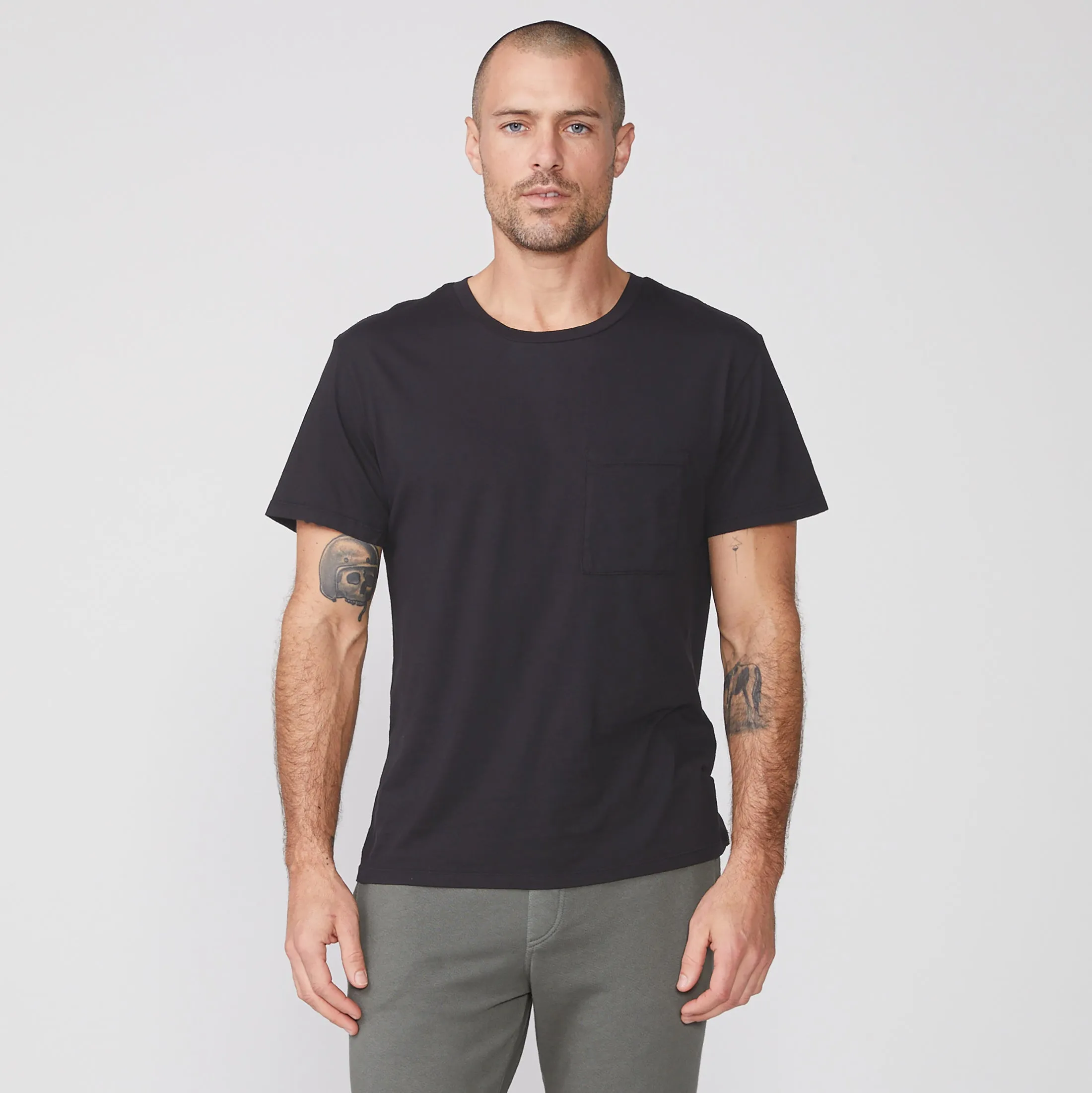 Relaxed Pocket Crew Unstructured Silhouette Compression Fit Technology